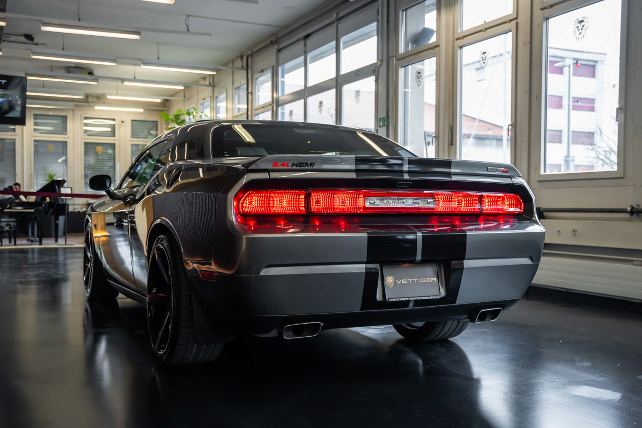 DODGE Challenger SRT8 6.4L HEMI-showroom-element-3