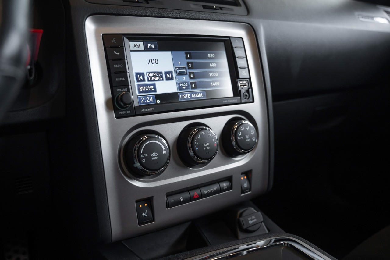 DODGE Challenger SRT8 6.4L HEMI-image-21