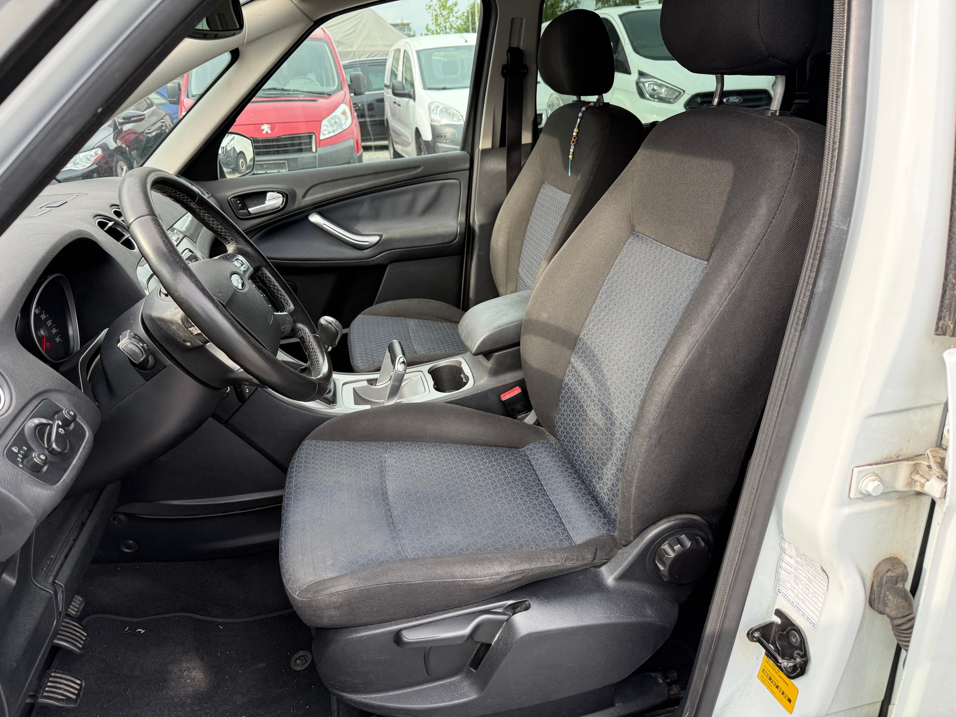 FORD S-Max 2.0 TDCi Ambiente-image-13