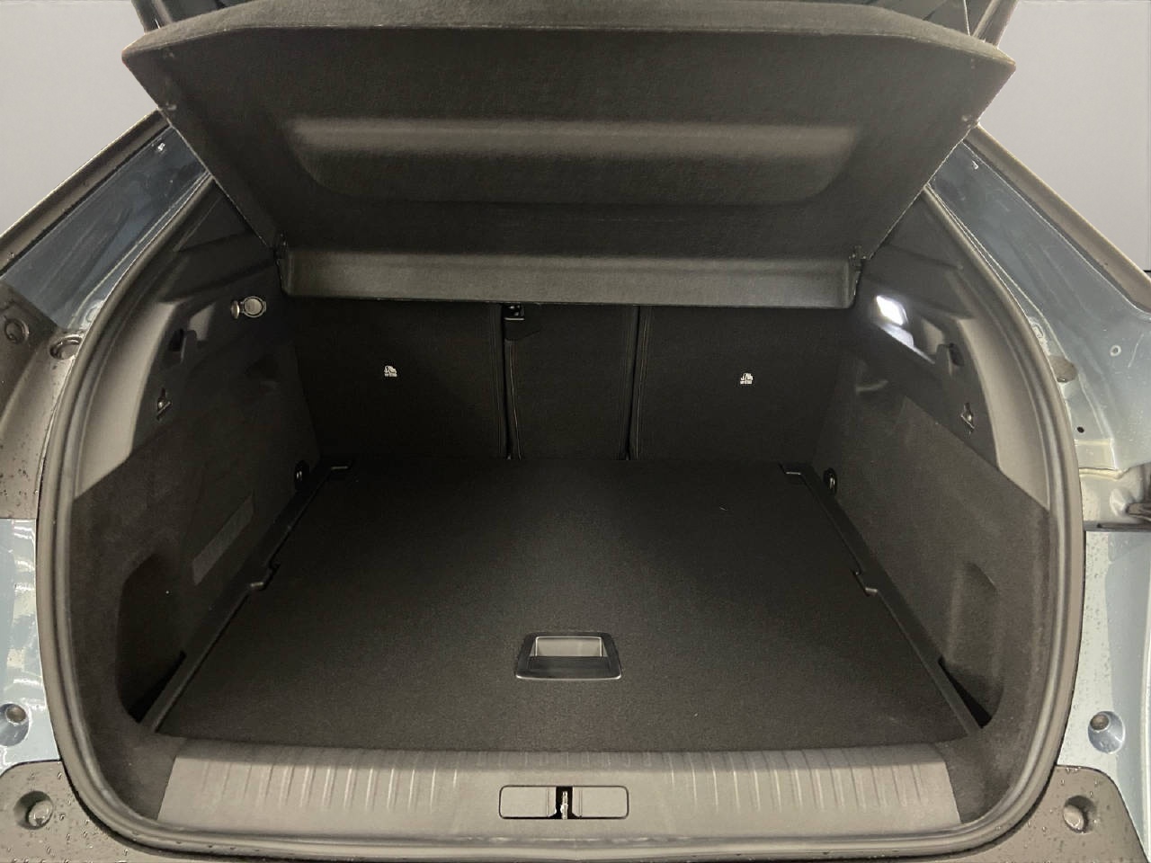PEUGEOT 3008 1.2 Hybrid Allure-image-12