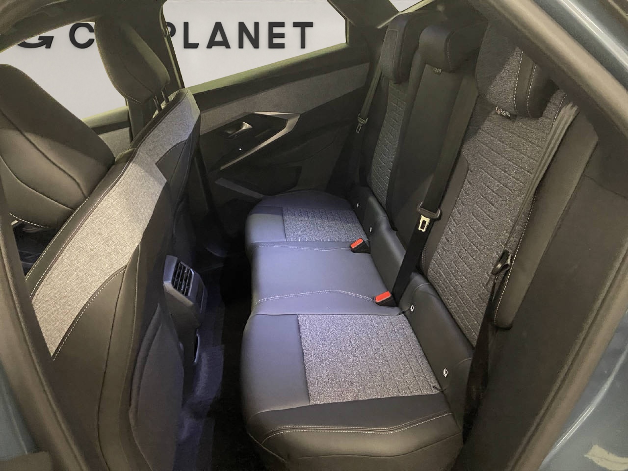 PEUGEOT 3008 1.2 Hybrid Allure-image-10