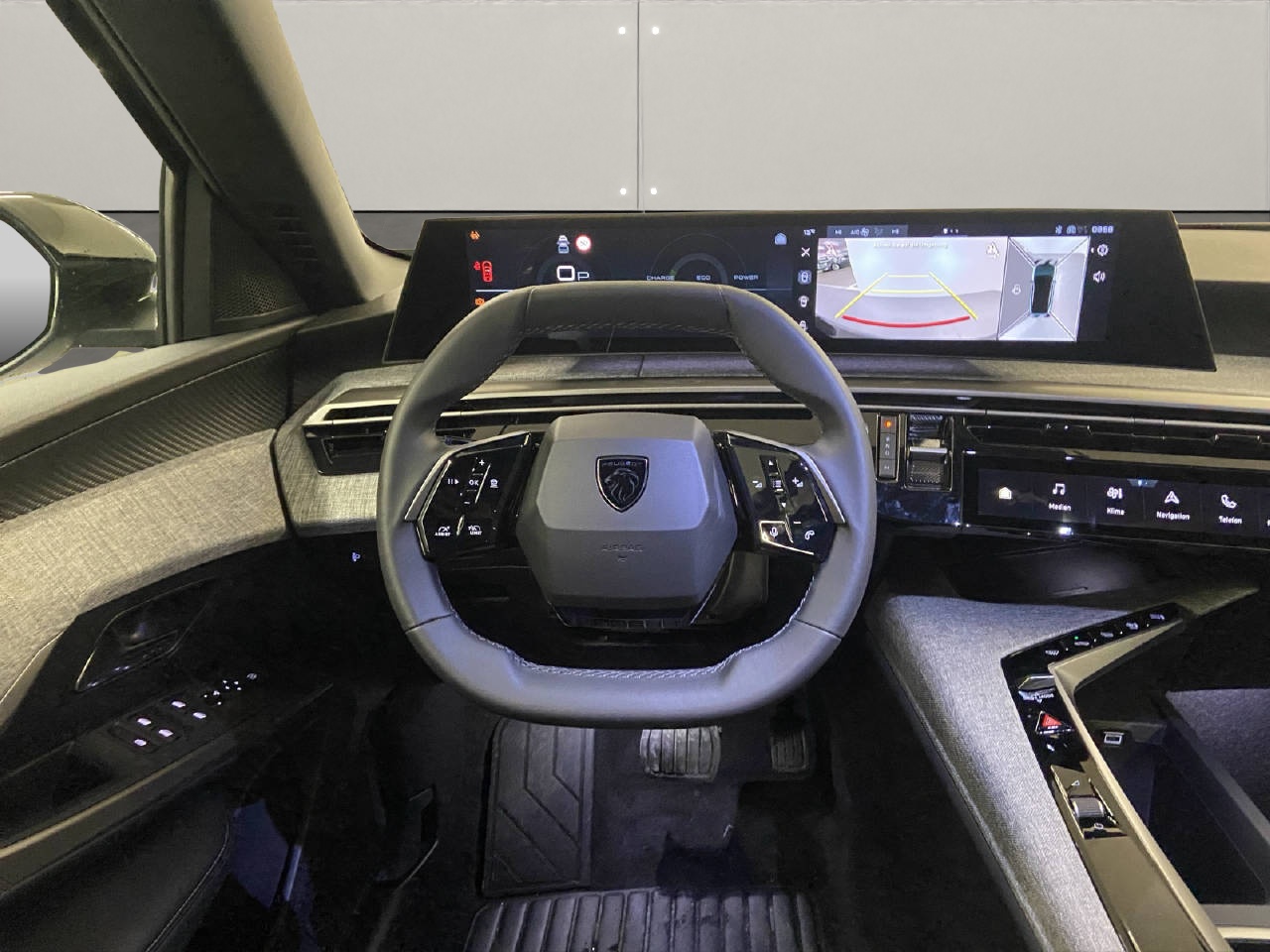 PEUGEOT 3008 1.2 Hybrid Allure-image-6