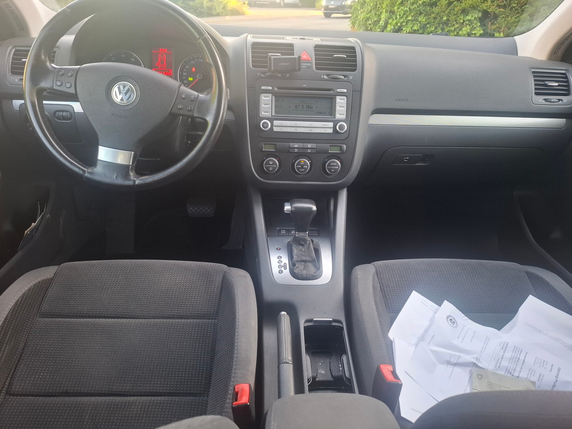 VW JETTA-image-9