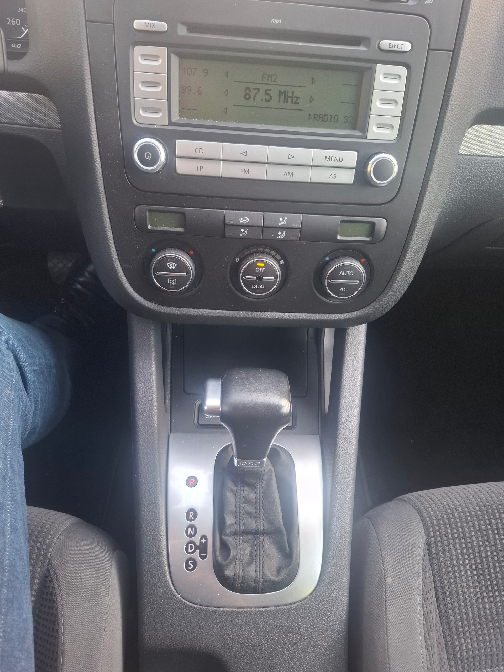 VW JETTA-image-12