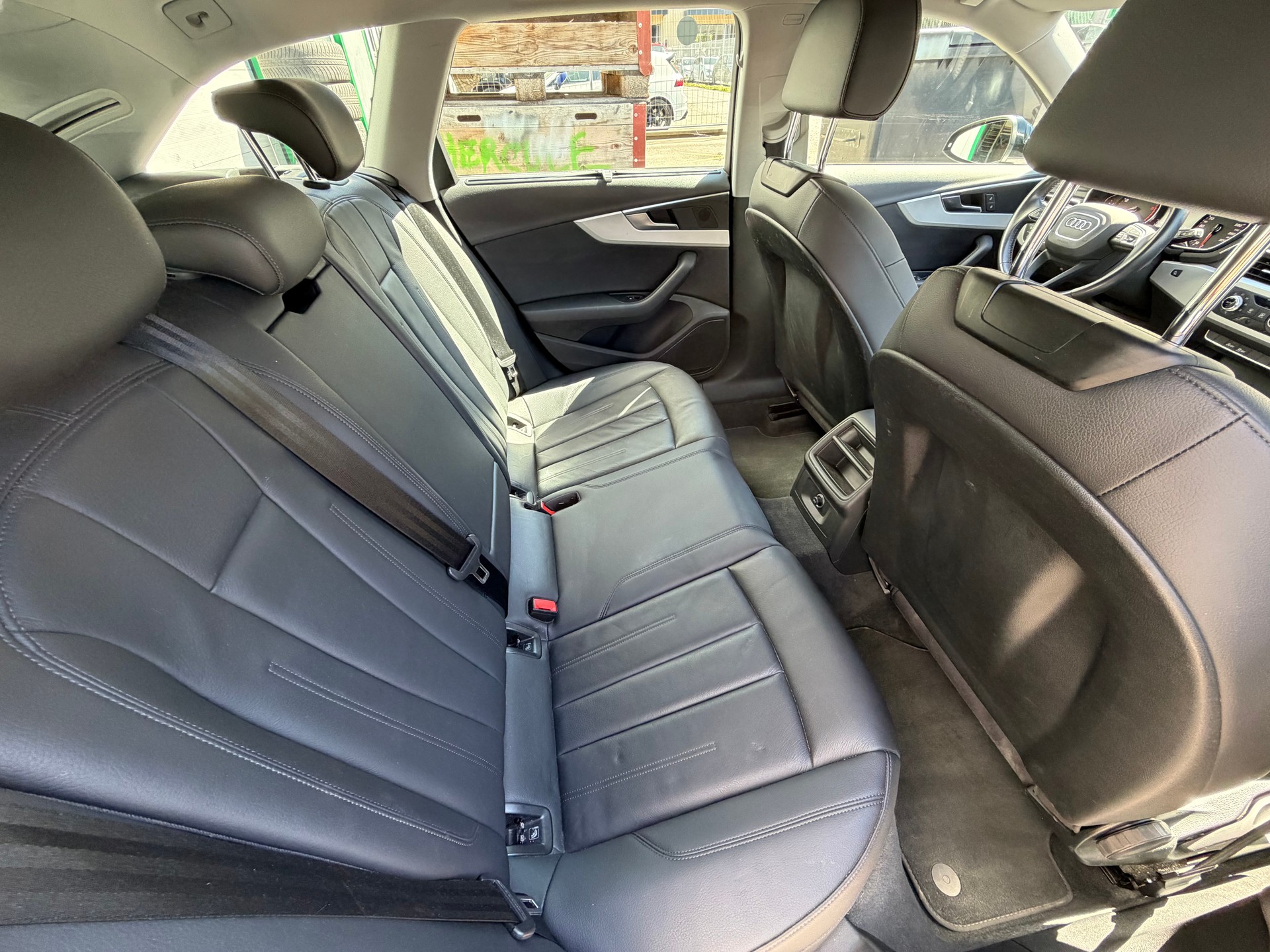 AUDI A4 Avant 2.0 TDI S-tronic-image-9