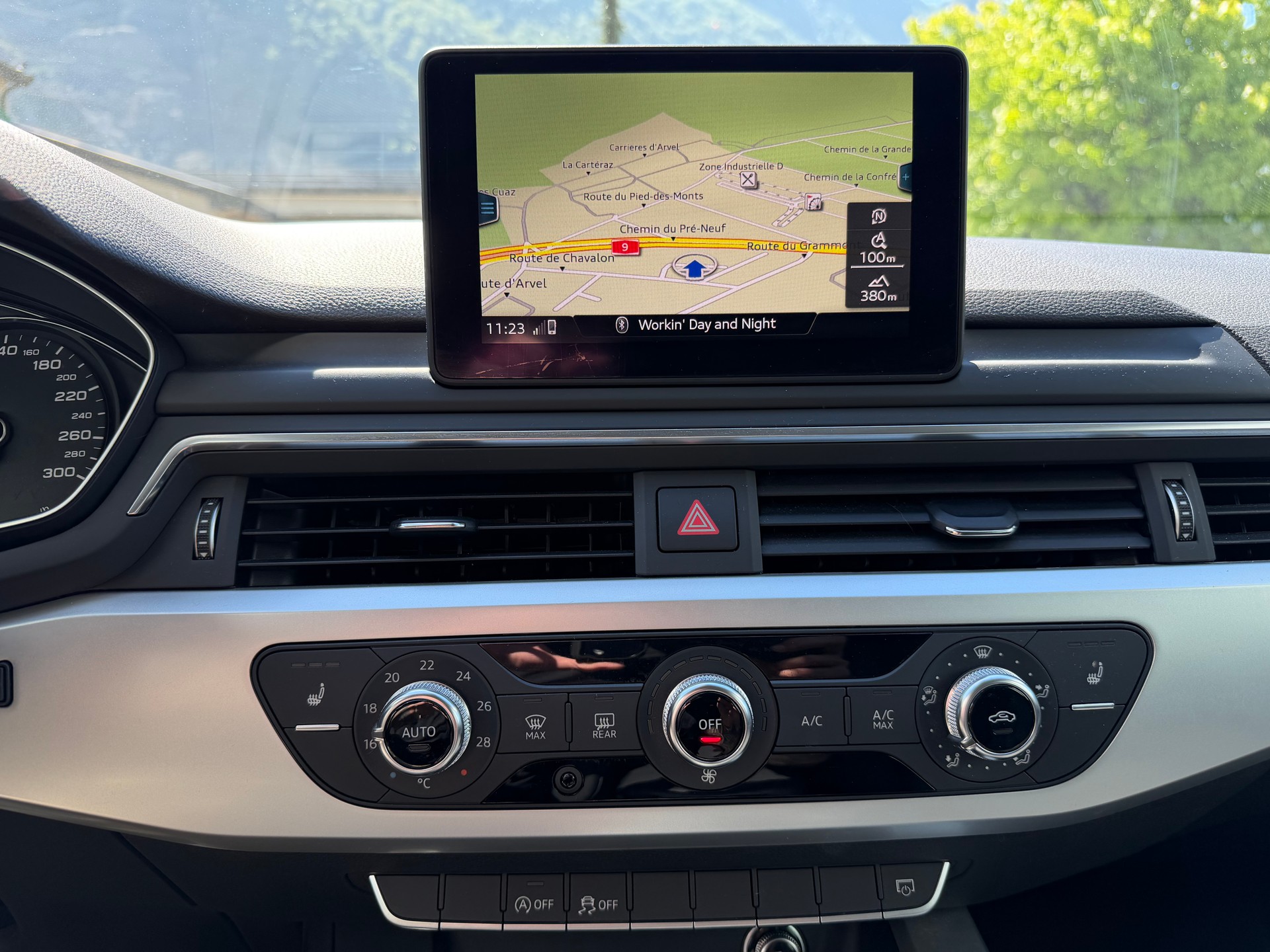 AUDI A4 Avant 2.0 TDI S-tronic-image-13