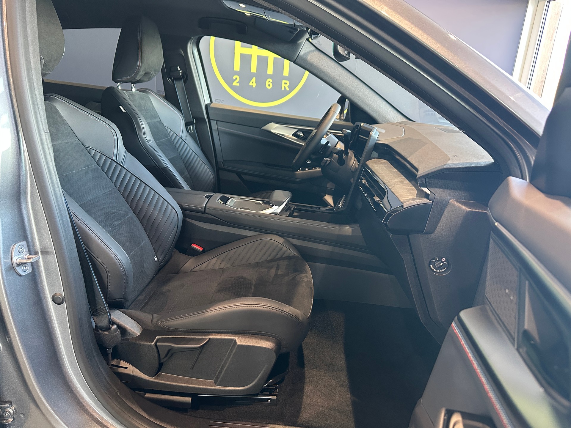 RENAULT Rafale 1.2 E-Tech Hybrid 200 Esprit Alpine-image-13