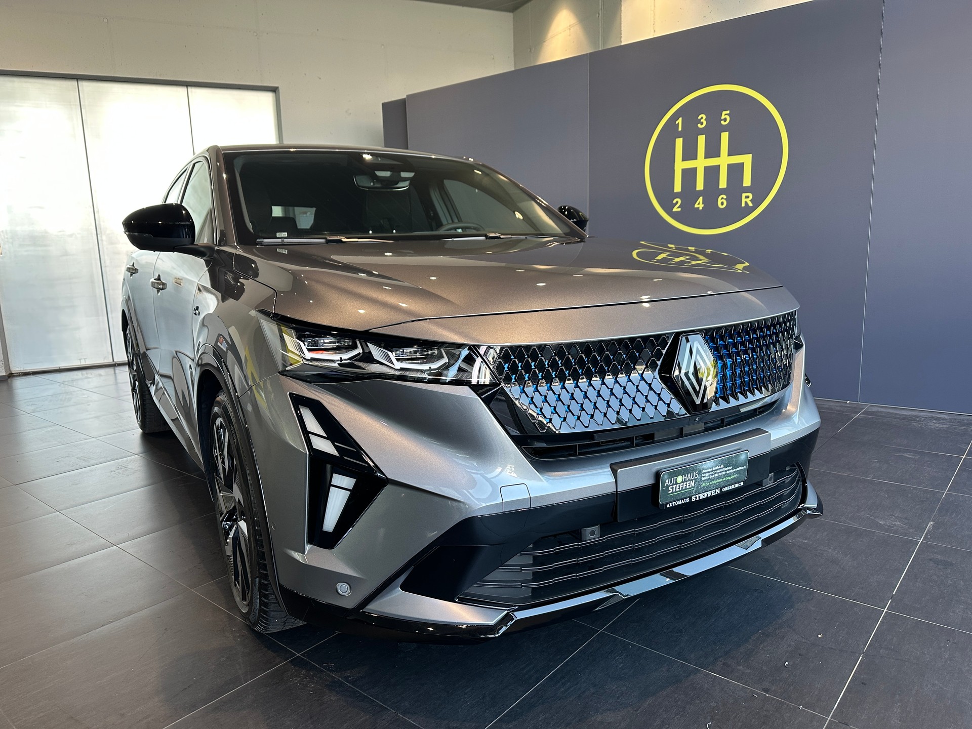 RENAULT Rafale 1.2 E-Tech Hybrid 200 Esprit Alpine-showroom-element-1