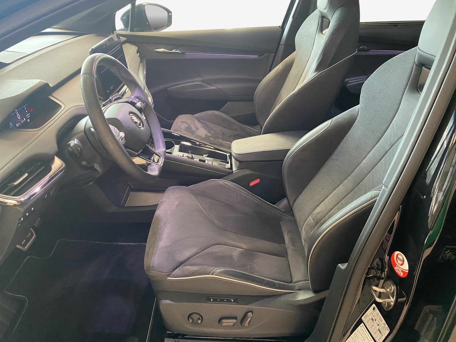 SKODA Enyaq iV 80x SportLine-image-8