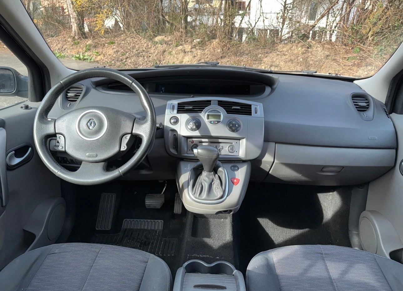 RENAULT Scénic 2.0 dCi Dynamique Automatic-image-11