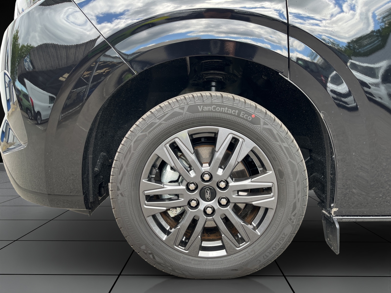 FORD Tourneo Bus 340 L2H1 65kWh Titanium-image-6