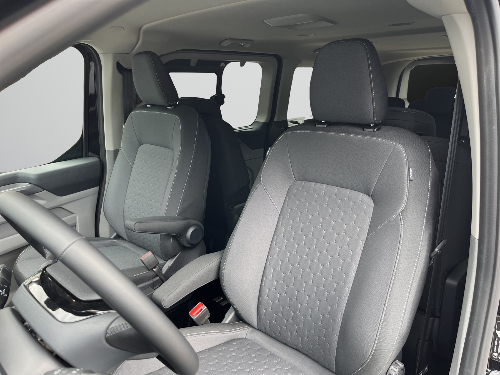 FORD Tourneo Bus 340 L2H1 65kWh Titanium-image-8
