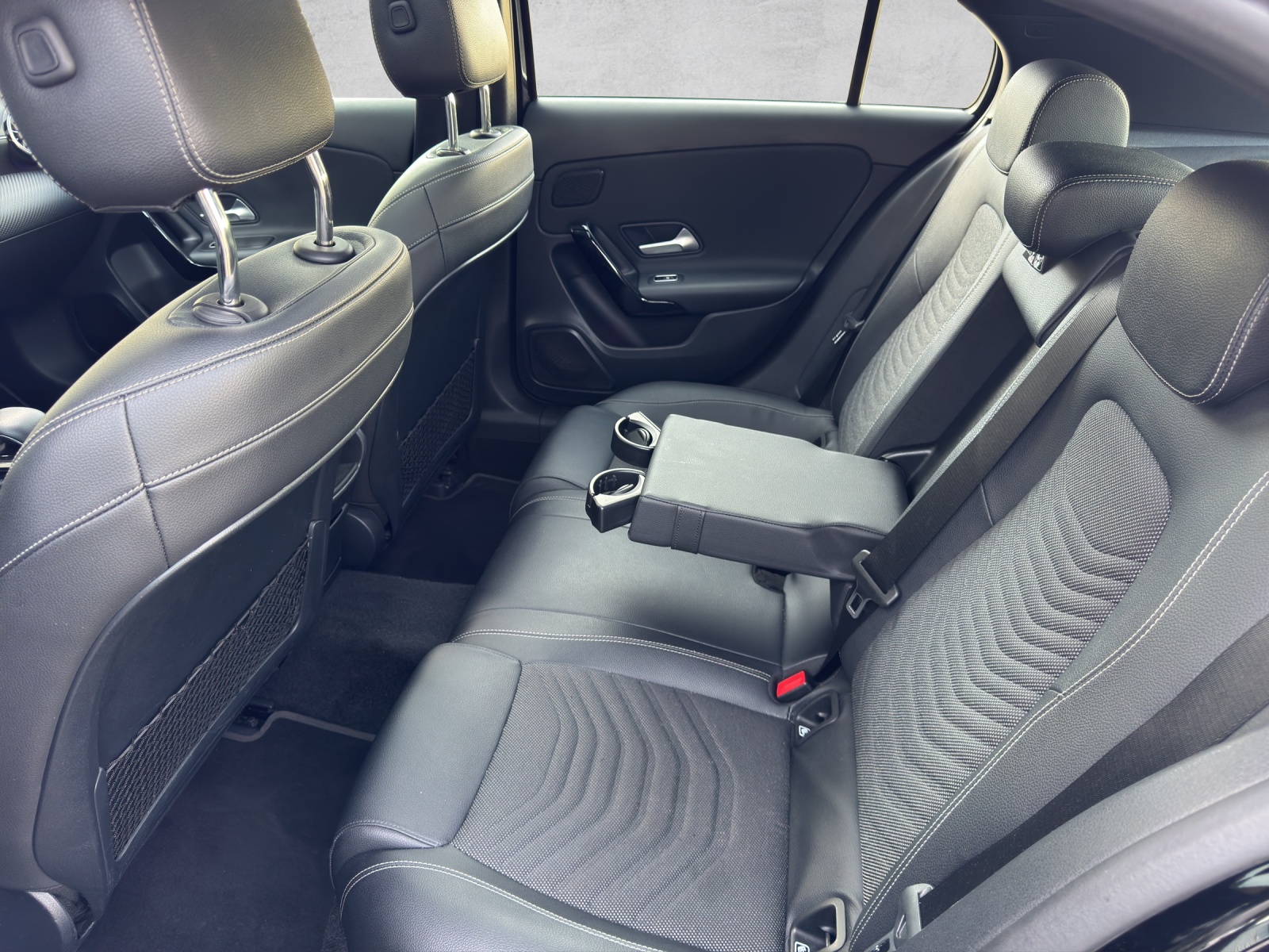 MERCEDES-BENZ A 250e AMG Line 8G-DCT-showroom-element-3