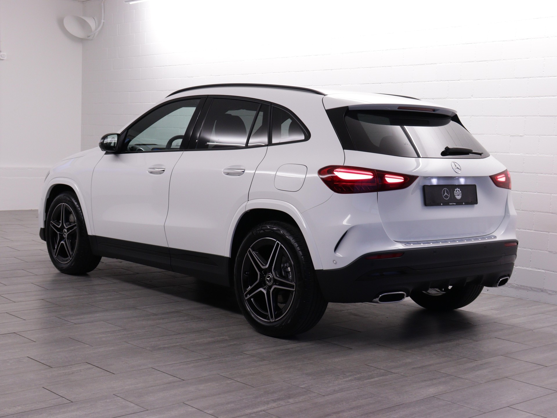 MERCEDES-BENZ GLA 200 Night Star AMG Line-showroom-element-3
