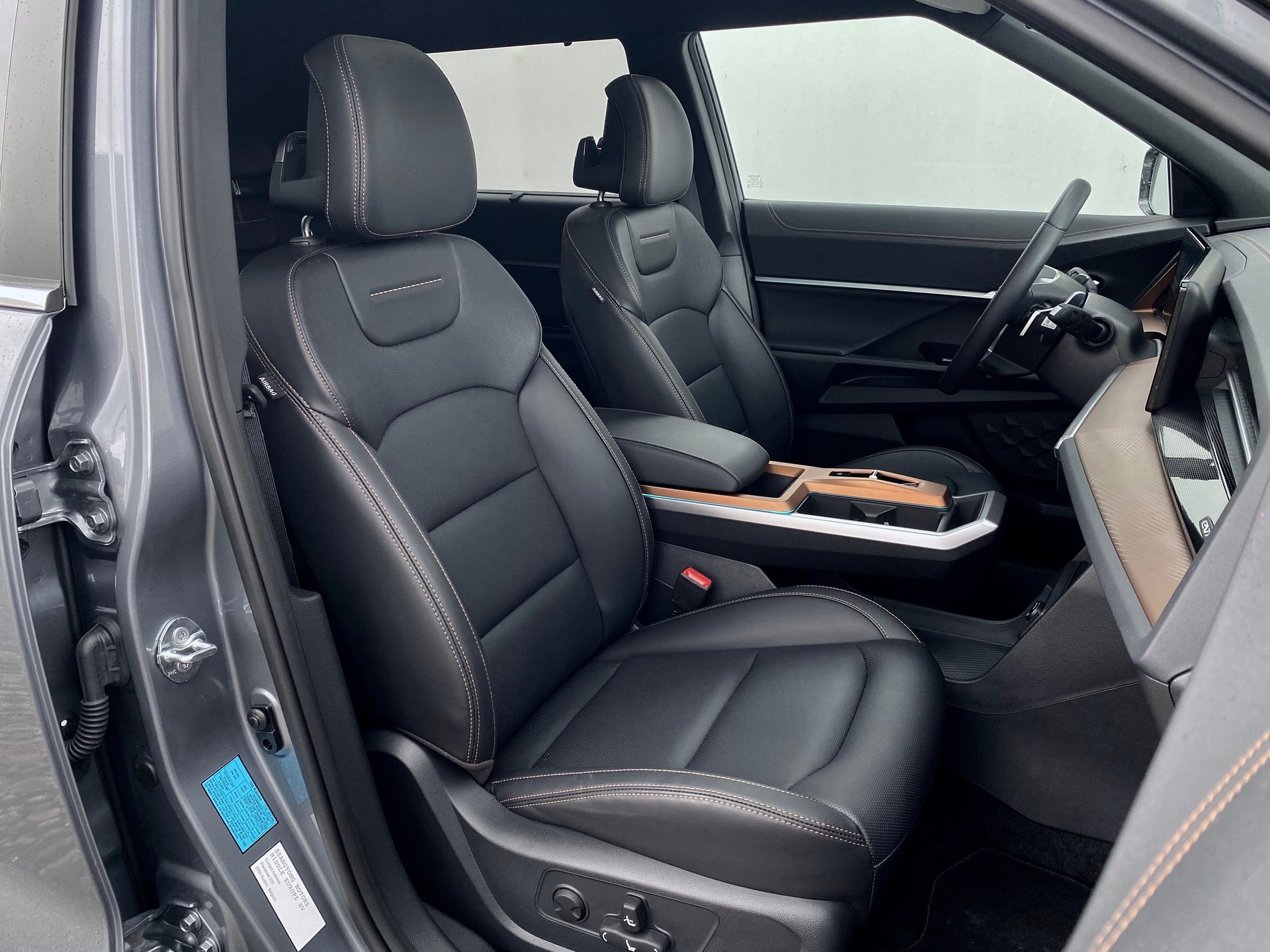 KGM-SsangYong Torres EVX *73 kWh*Swiss*Titanium*-image-4