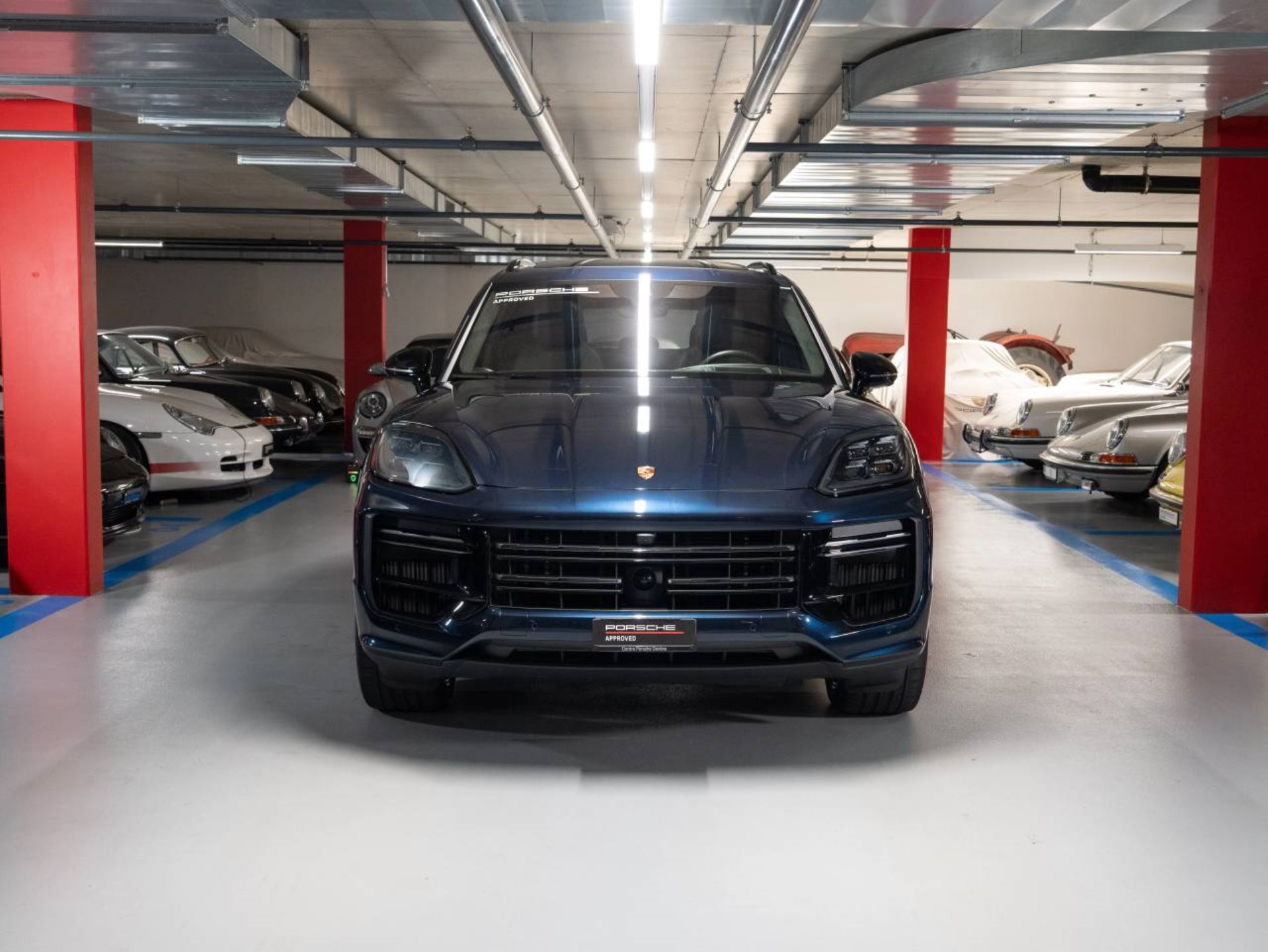 PORSCHE Cayenne Turbo E-Hybrid (MY24)-showroom-element-1