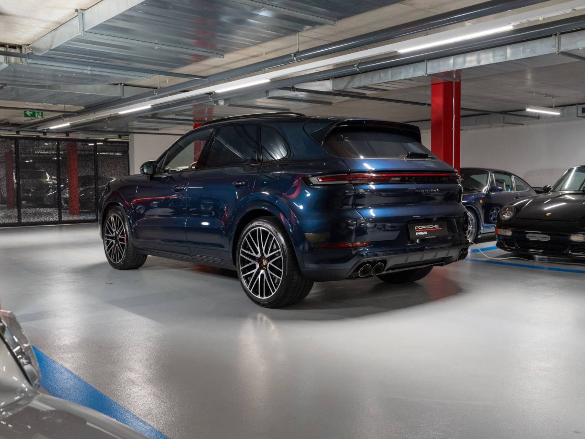PORSCHE Cayenne Turbo E-Hybrid (MY24)-showroom-element-2