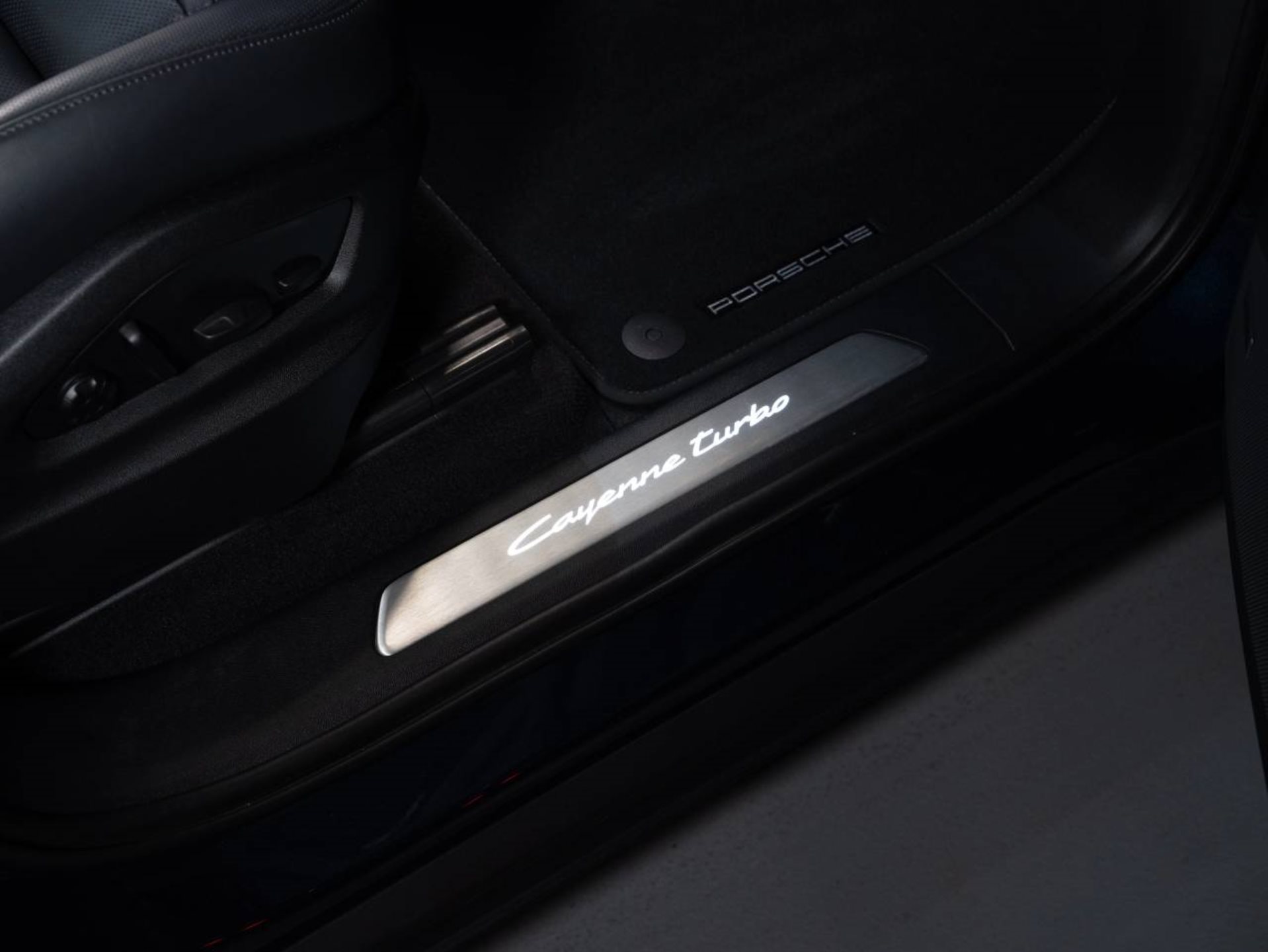 PORSCHE Cayenne Turbo E-Hybrid (MY24)-image-20