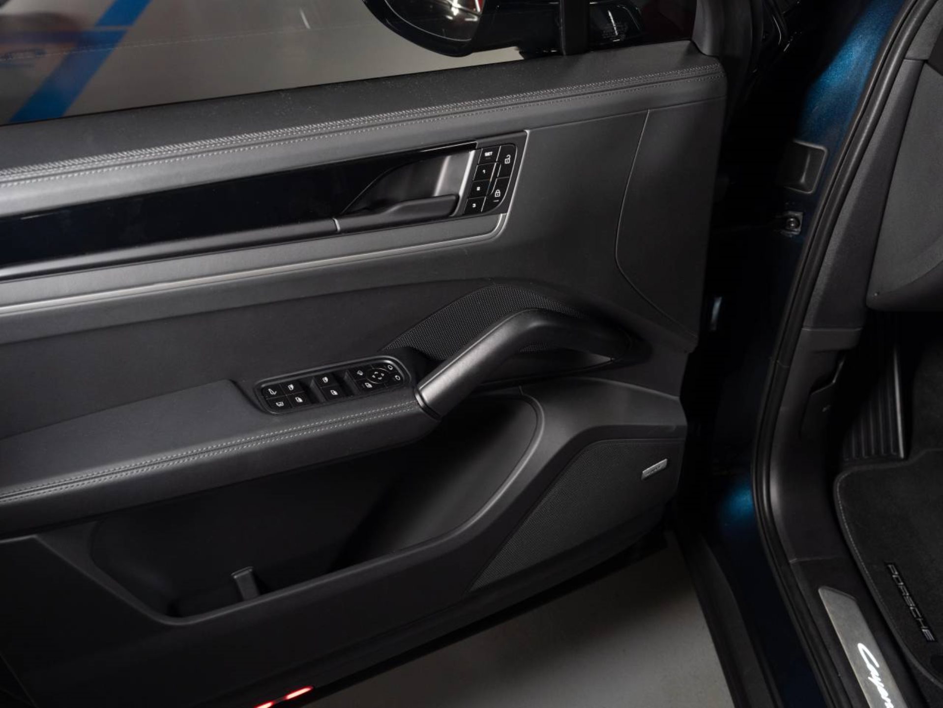 PORSCHE Cayenne Turbo E-Hybrid (MY24)-image-21
