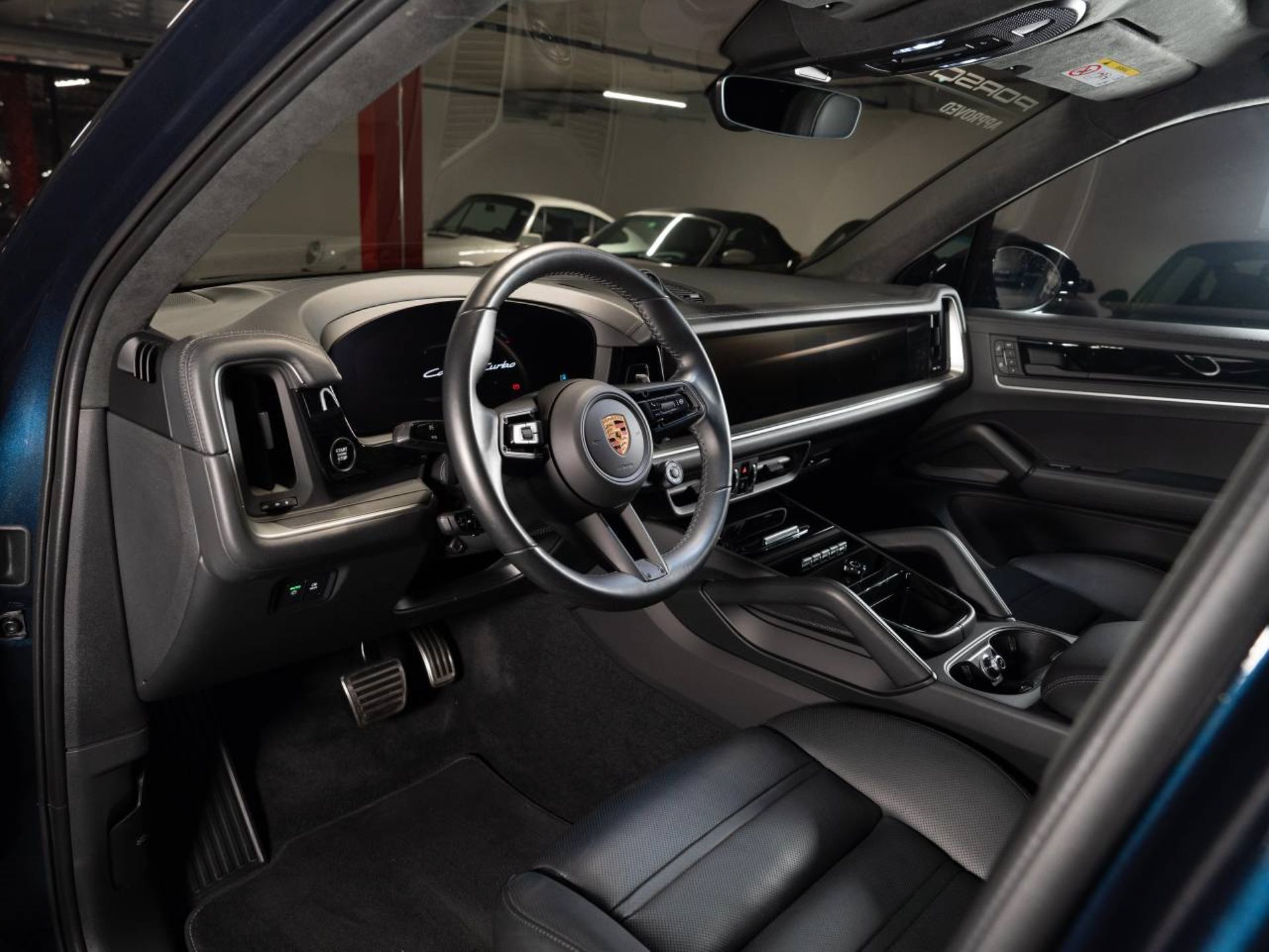 PORSCHE Cayenne Turbo E-Hybrid (MY24)-showroom-element-3
