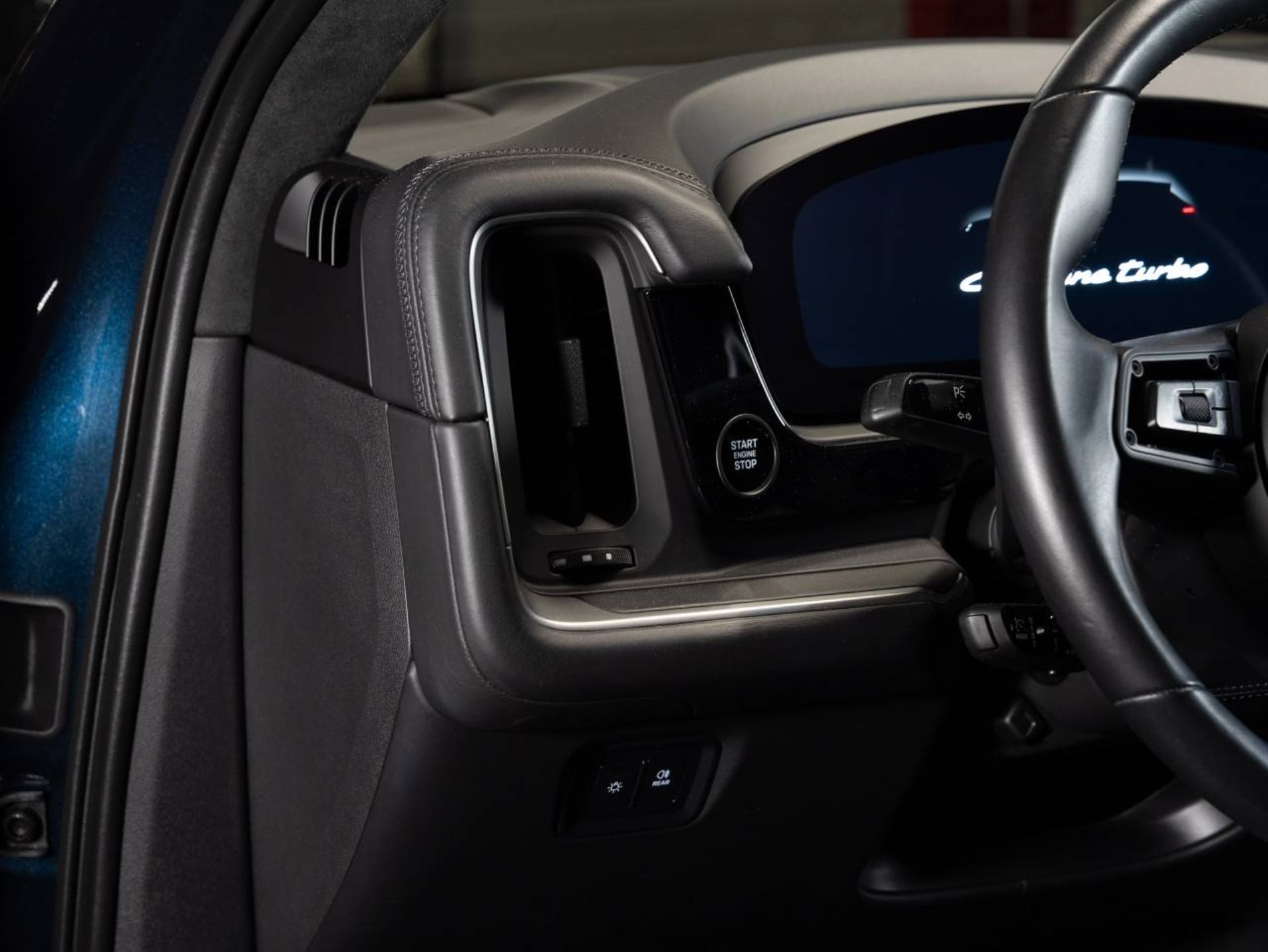 PORSCHE Cayenne Turbo E-Hybrid (MY24)-image-10