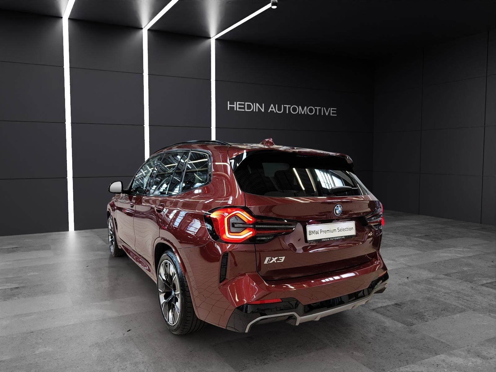 BMW iX3 E-Motor MFK 13.07.2026 Attraktiven Leasingzinssatz ab 0,9 % bei Abschluss einer BMW Fahrzeugversicherung.-showroom-element-3