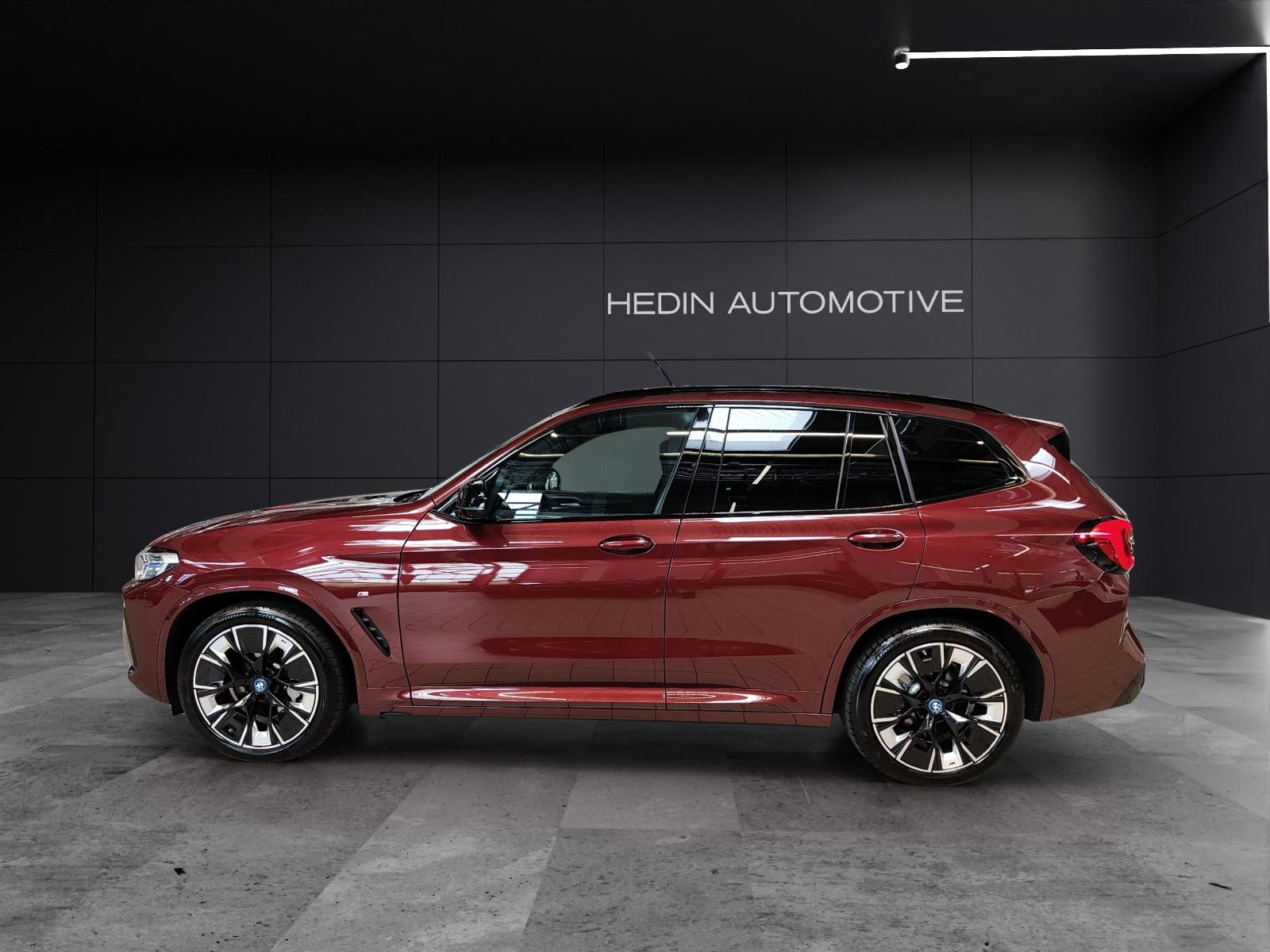 BMW iX3 E-Motor MFK 13.07.2026 Attraktiven Leasingzinssatz ab 0,9 % bei Abschluss einer BMW Fahrzeugversicherung.-showroom-element-1