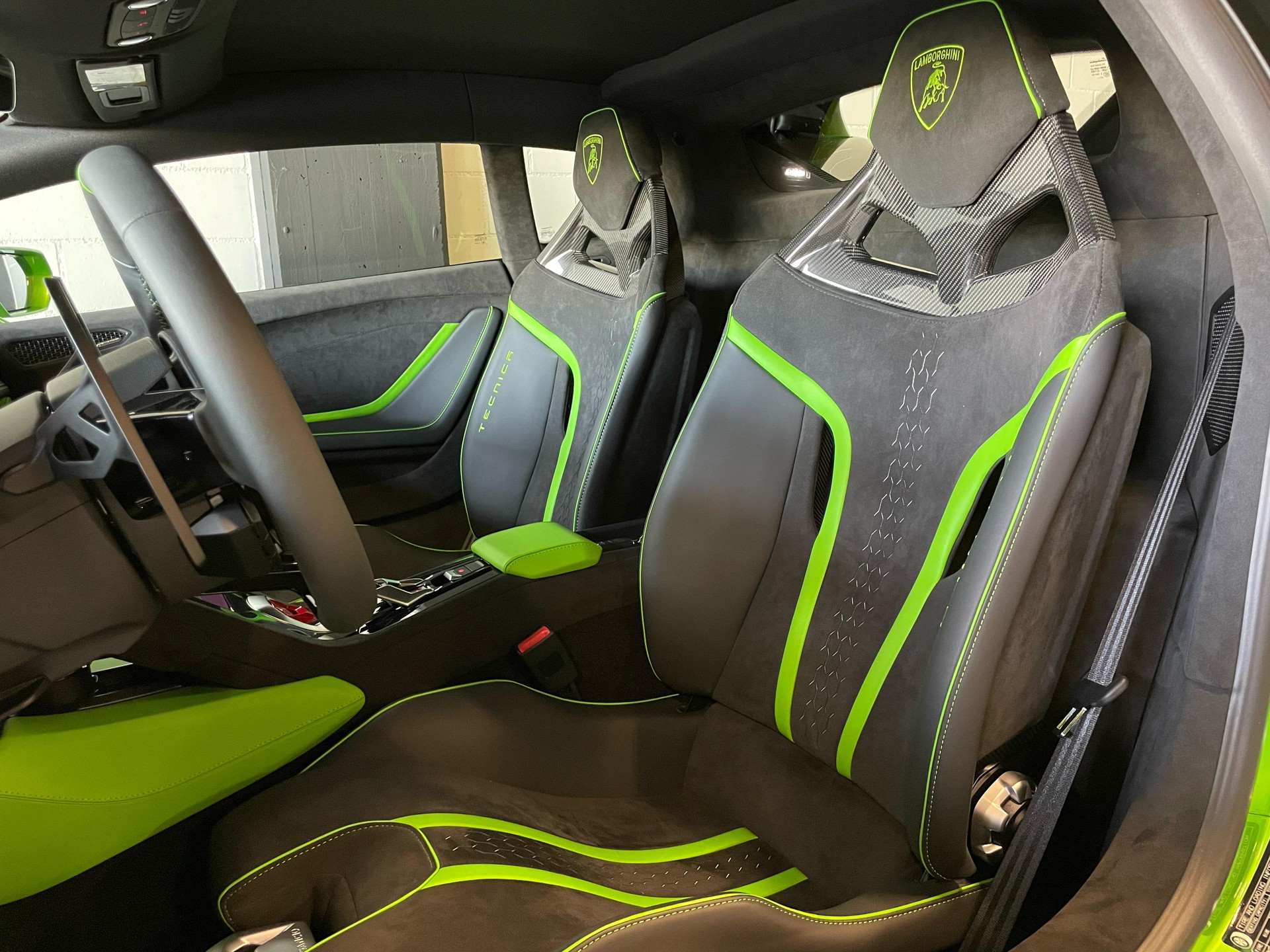 LAMBORGHINI Huracan TECNICA Coupé DCT Full Carbon-image-7