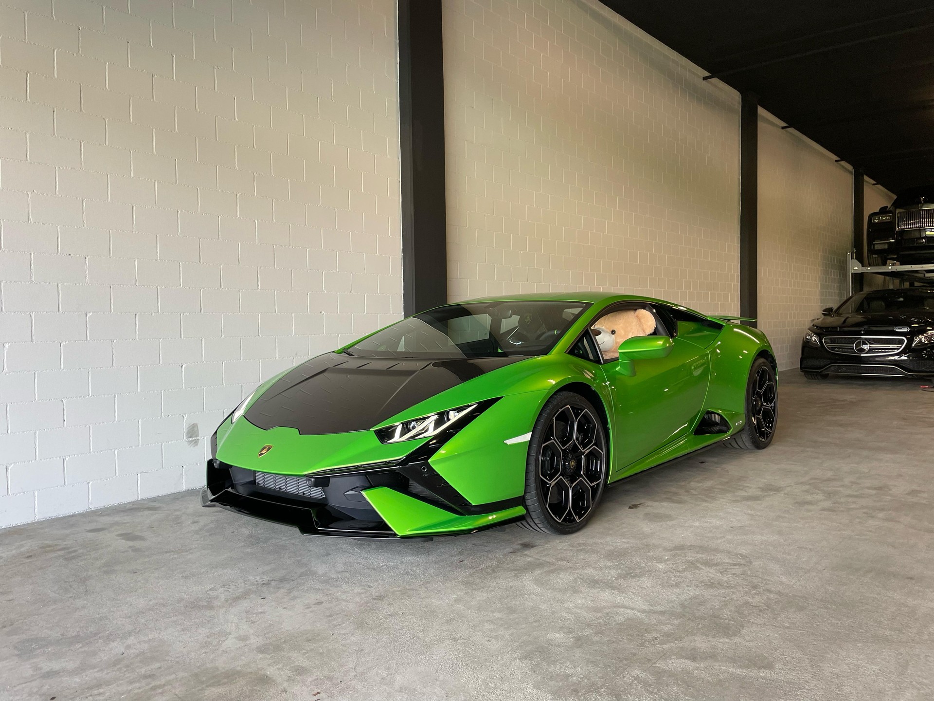 LAMBORGHINI Huracan TECNICA Coupé DCT Full Carbon-showroom-element-1
