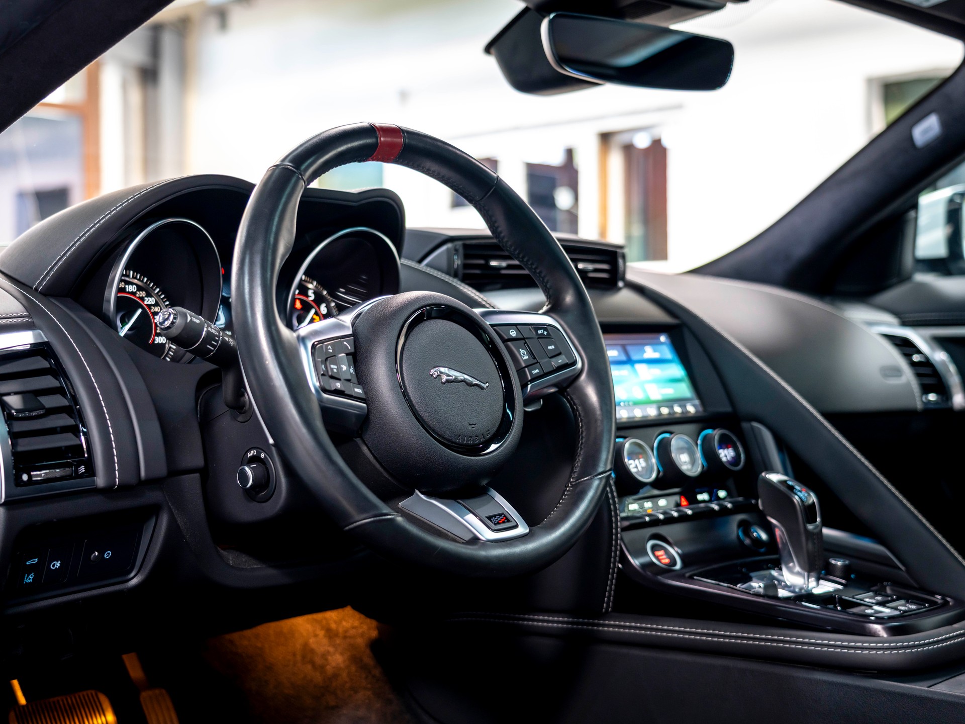 JAGUAR F-Type Coupé 3.0 V6 S/C AWD Chequered Flag Aut.-image-14