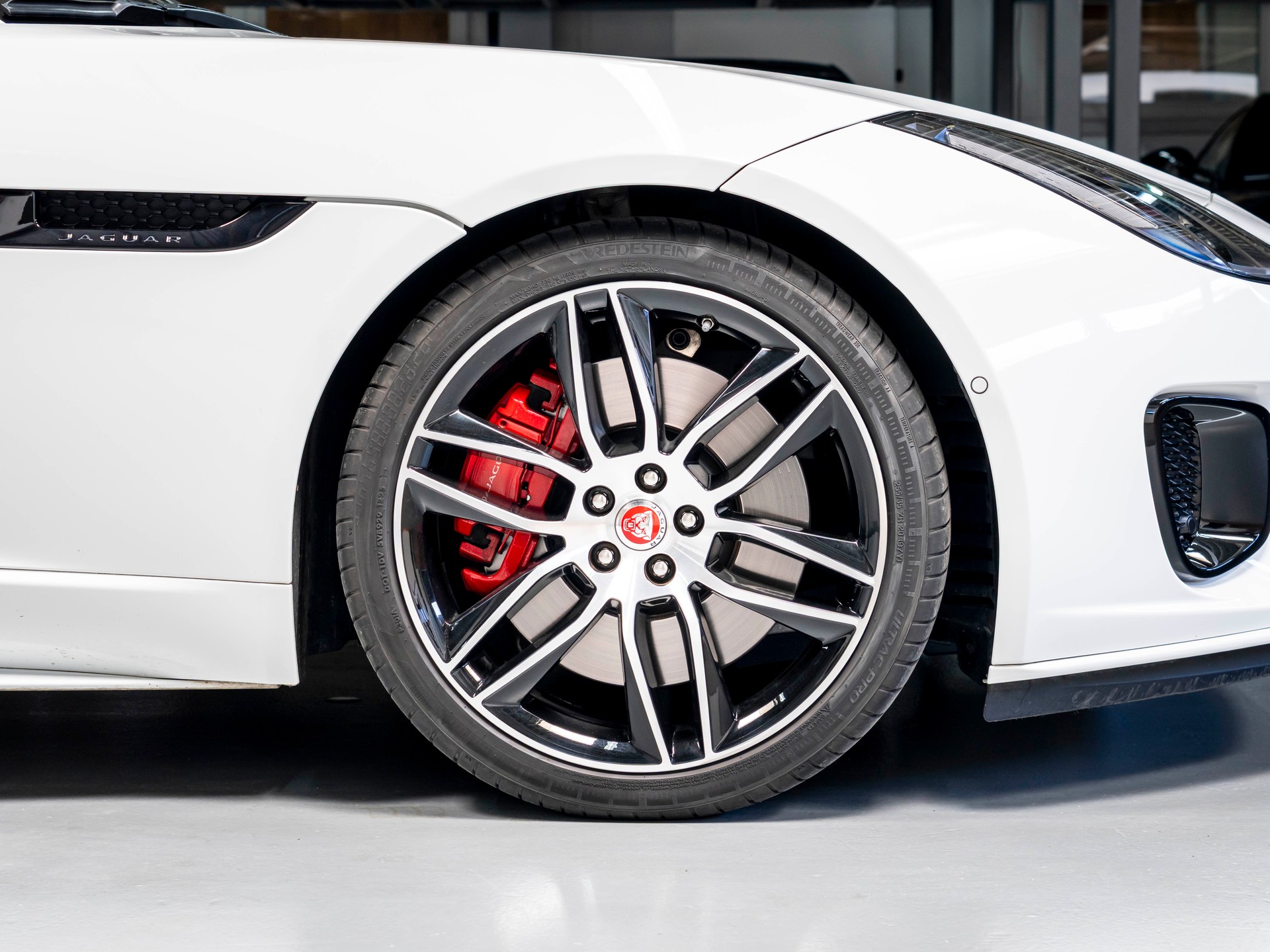 JAGUAR F-Type Coupé 3.0 V6 S/C AWD Chequered Flag Aut.-image-8