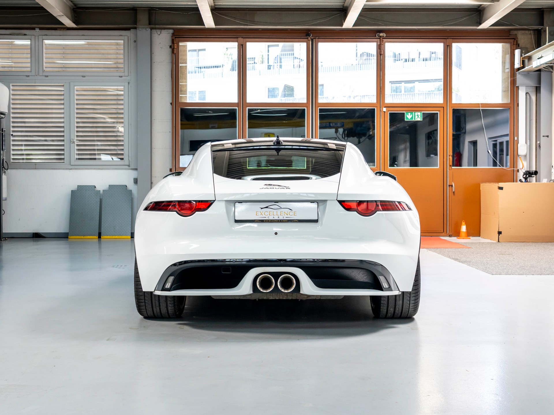 JAGUAR F-Type Coupé 3.0 V6 S/C AWD Chequered Flag Aut.-image-6