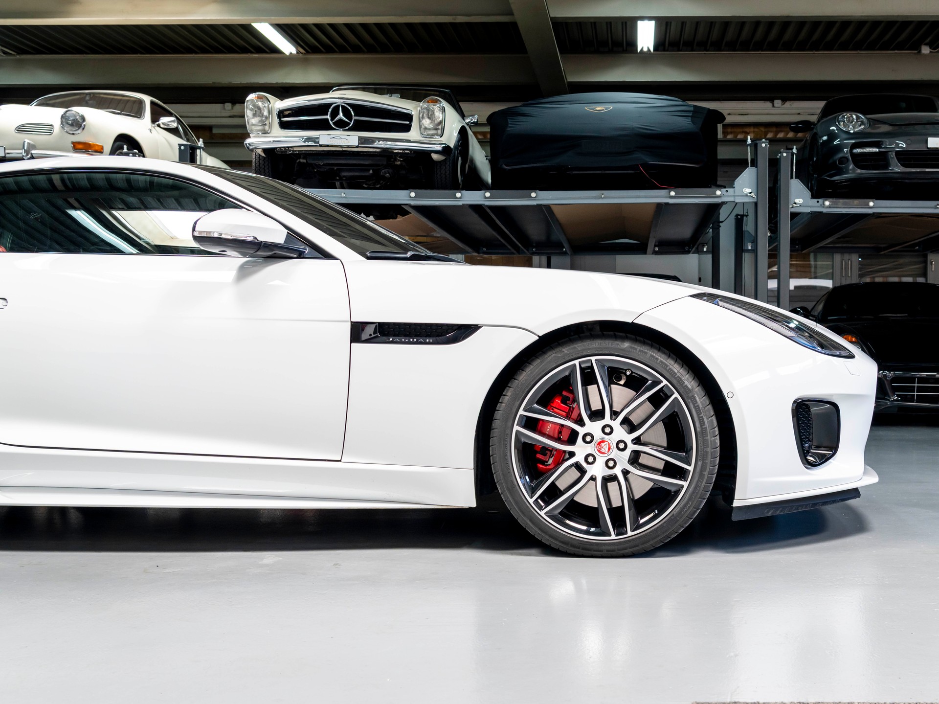 JAGUAR F-Type Coupé 3.0 V6 S/C AWD Chequered Flag Aut.-image-9
