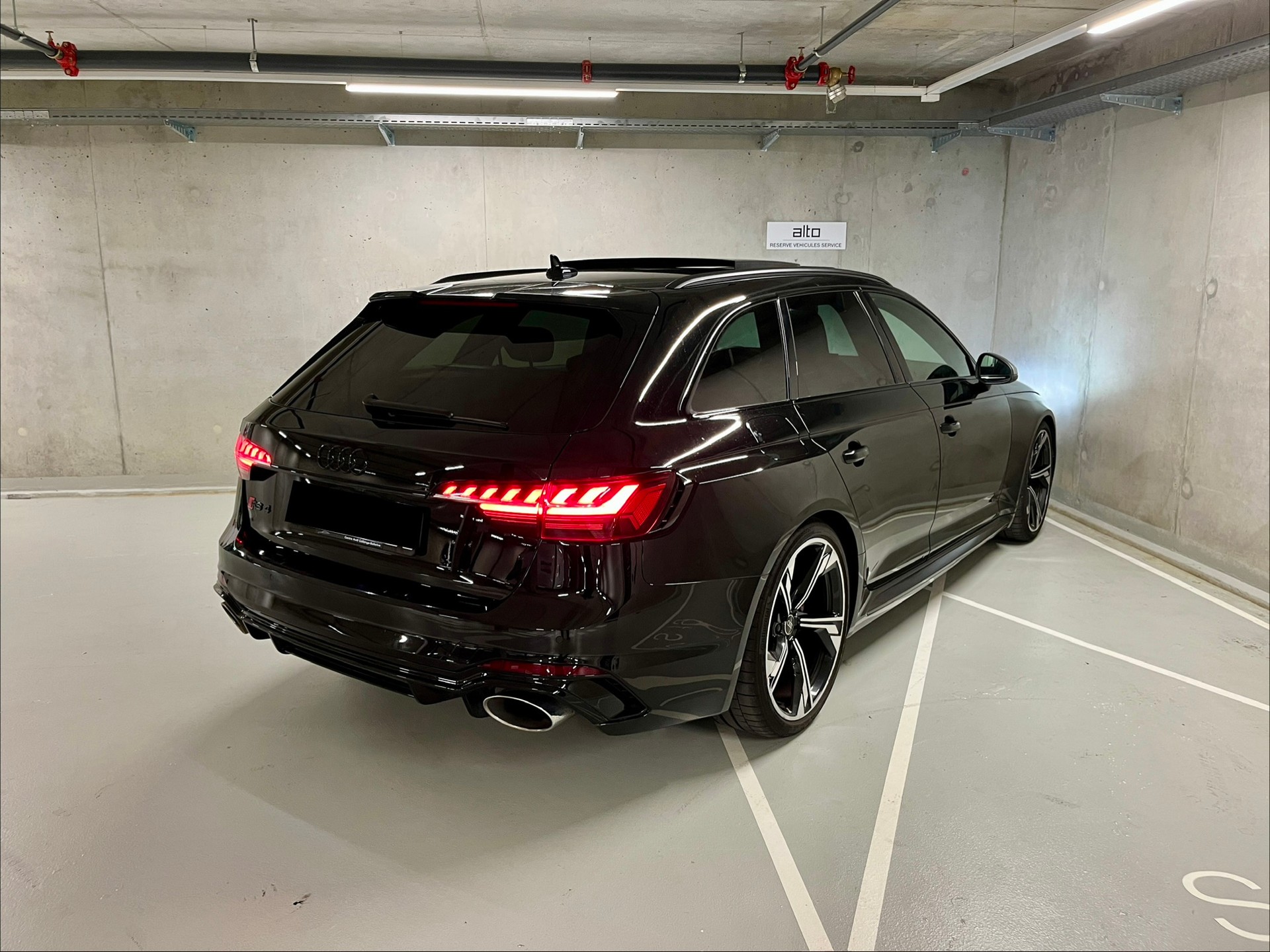 AUDI RS4 Avant quattro tiptronic-image-4