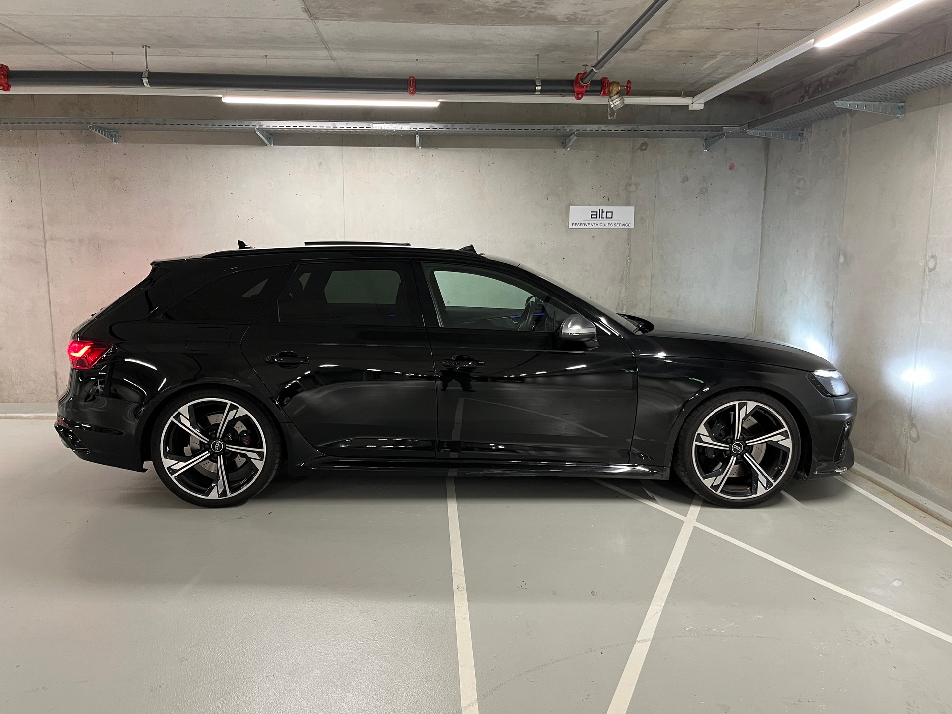 AUDI RS4 Avant quattro tiptronic-image-5