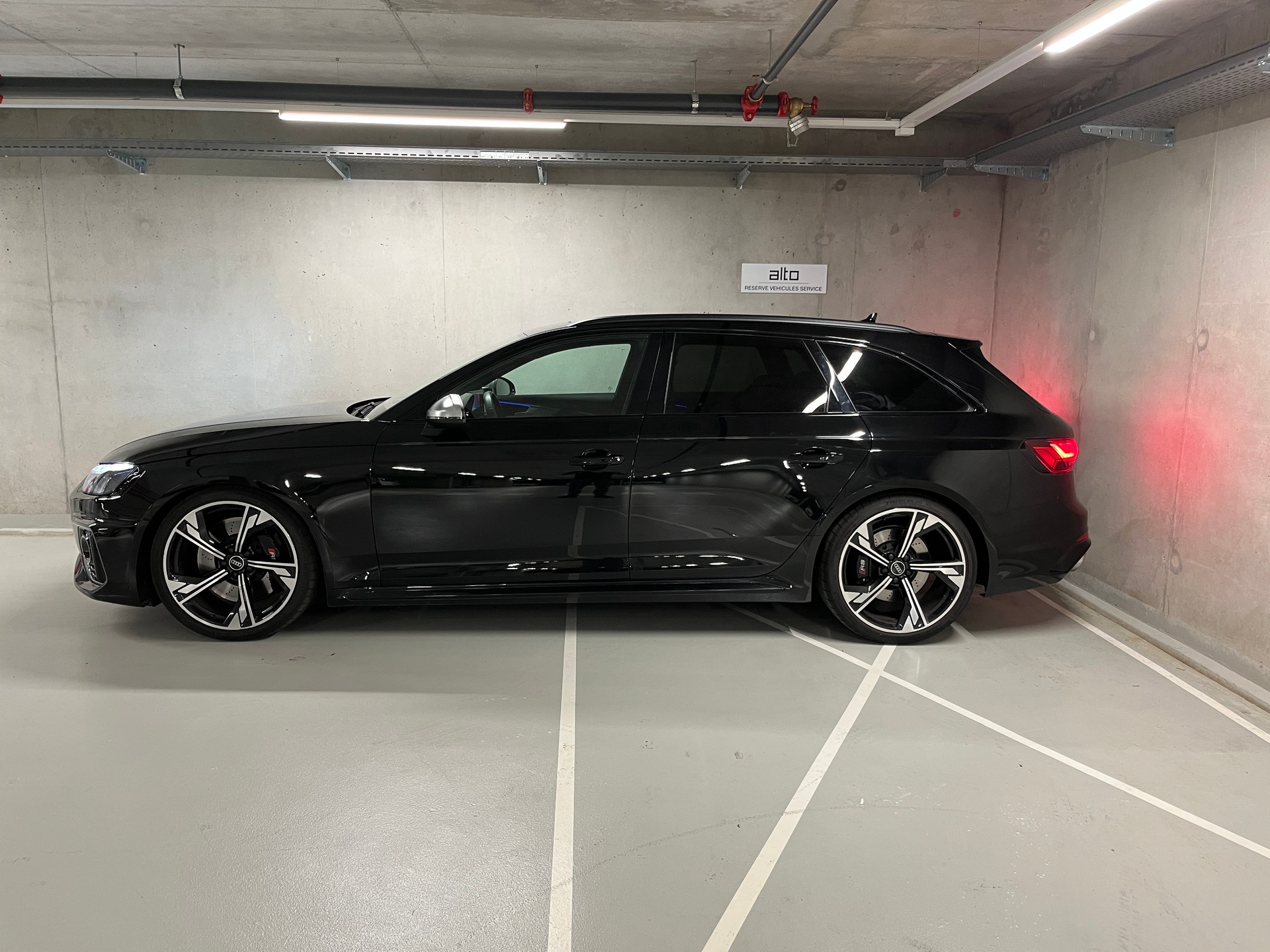 AUDI RS4 Avant quattro tiptronic-showroom-element-1