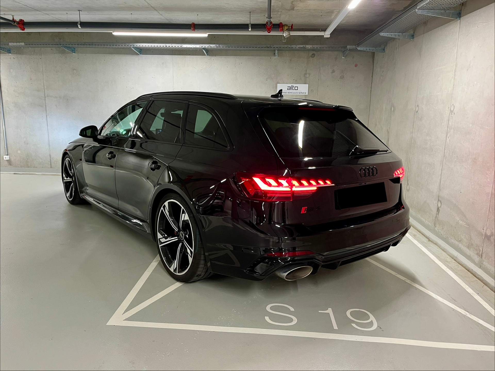 AUDI RS4 Avant quattro tiptronic-showroom-element-2