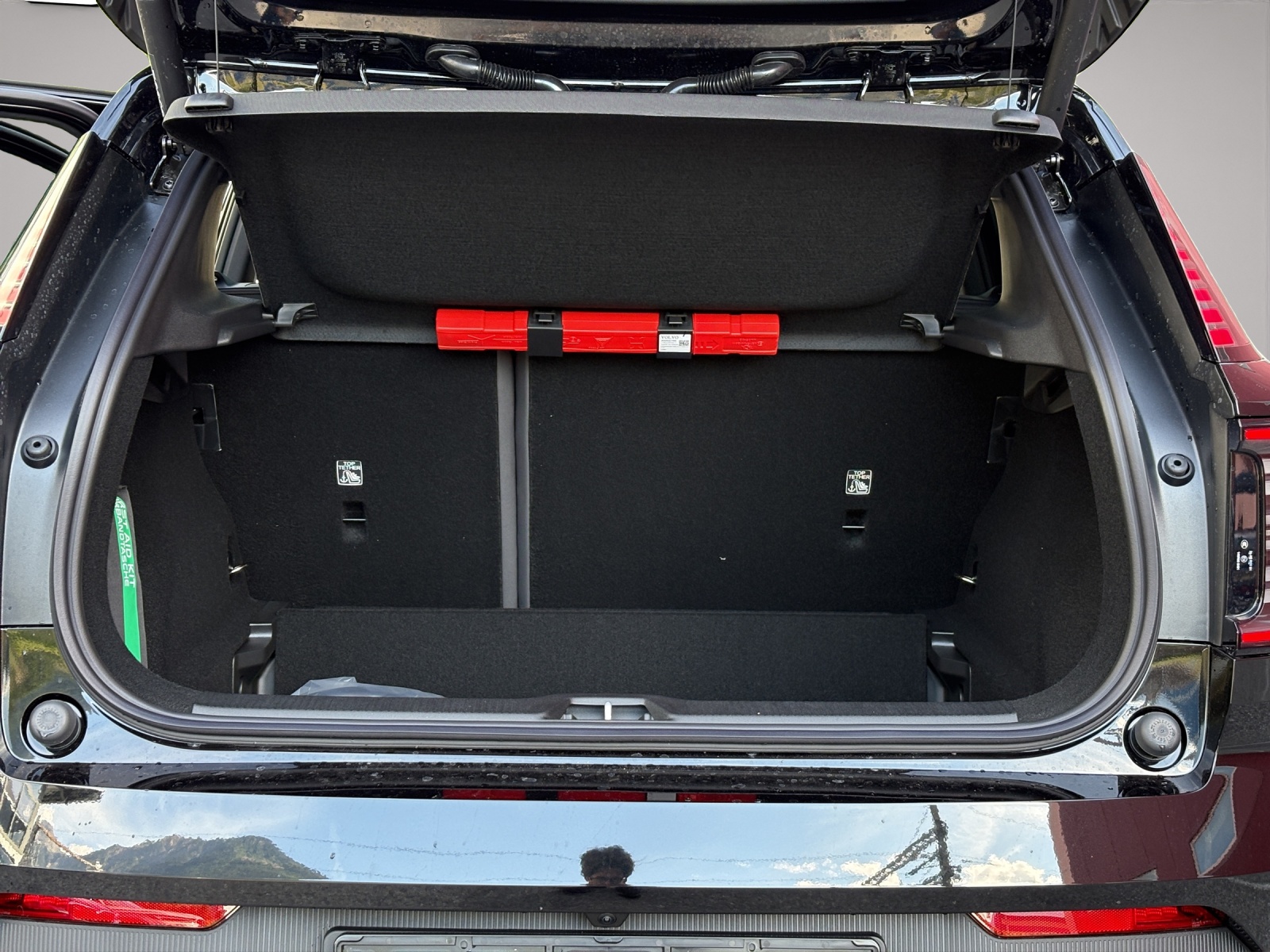 VOLVO EX30 Cross Country E60 69kWh Twin Performance AWD-image-13