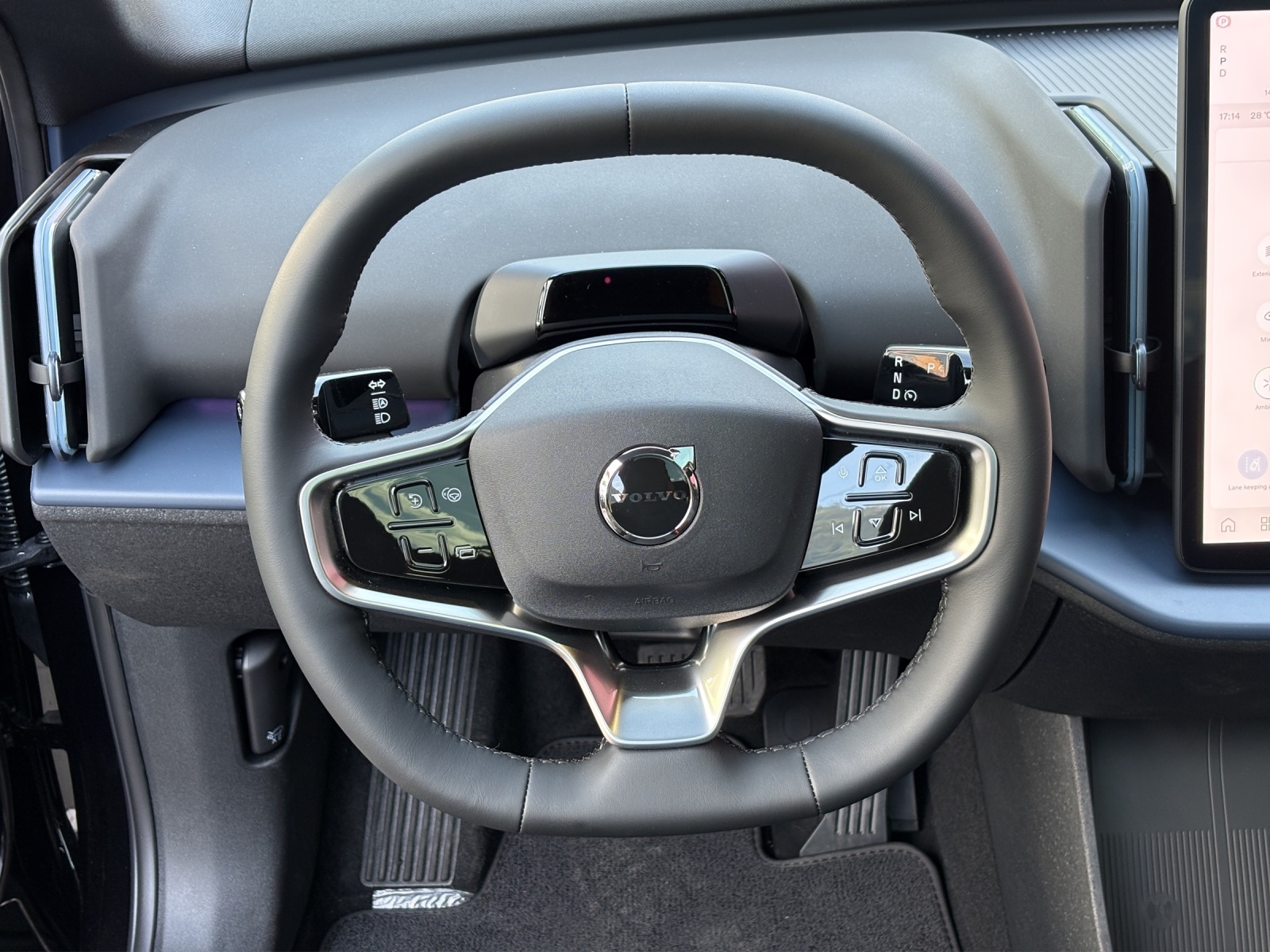VOLVO EX30 Cross Country E60 69kWh Twin Performance AWD-image-9