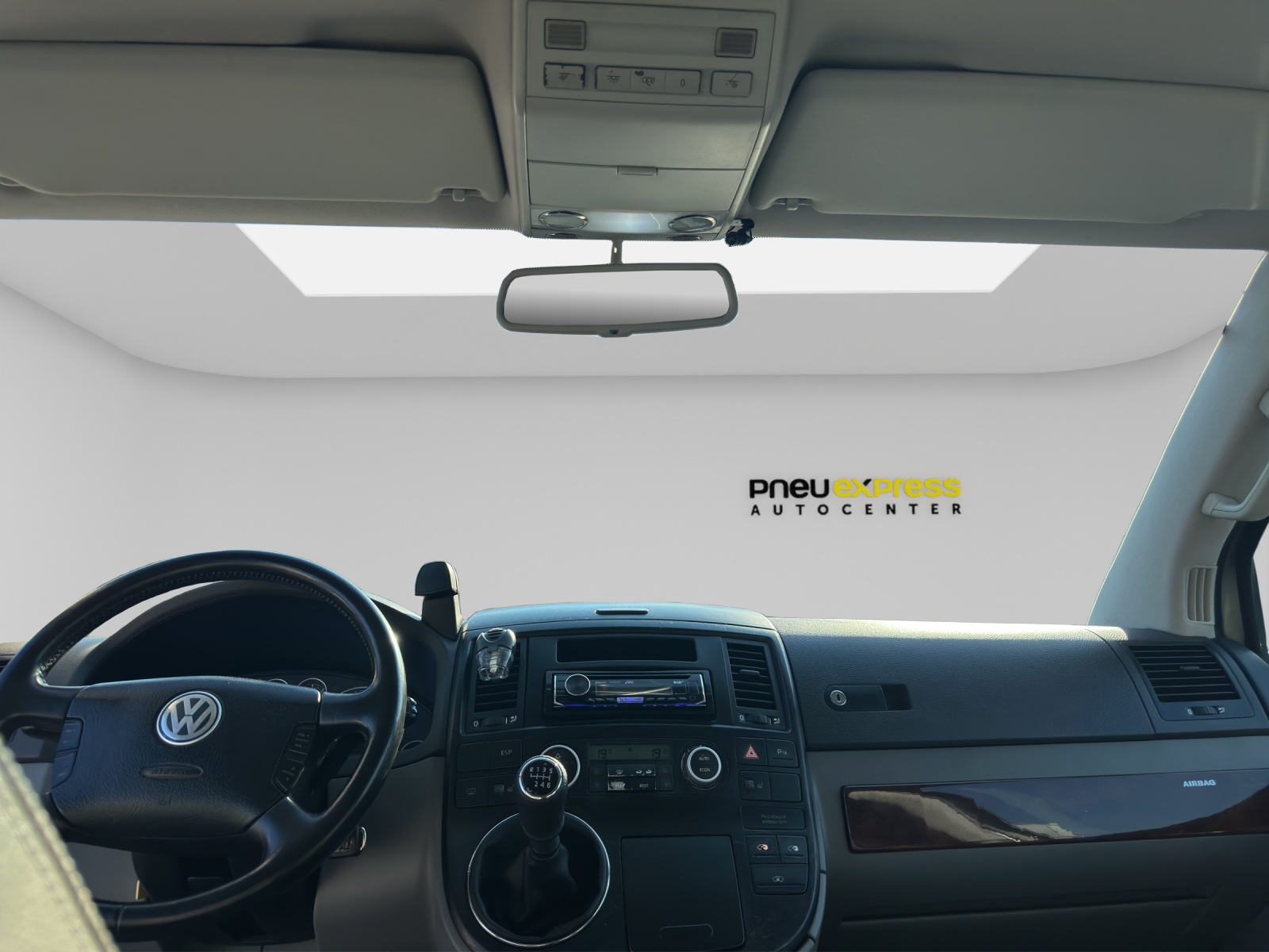 VW T5 Multivan 2.5 TDI-image-15