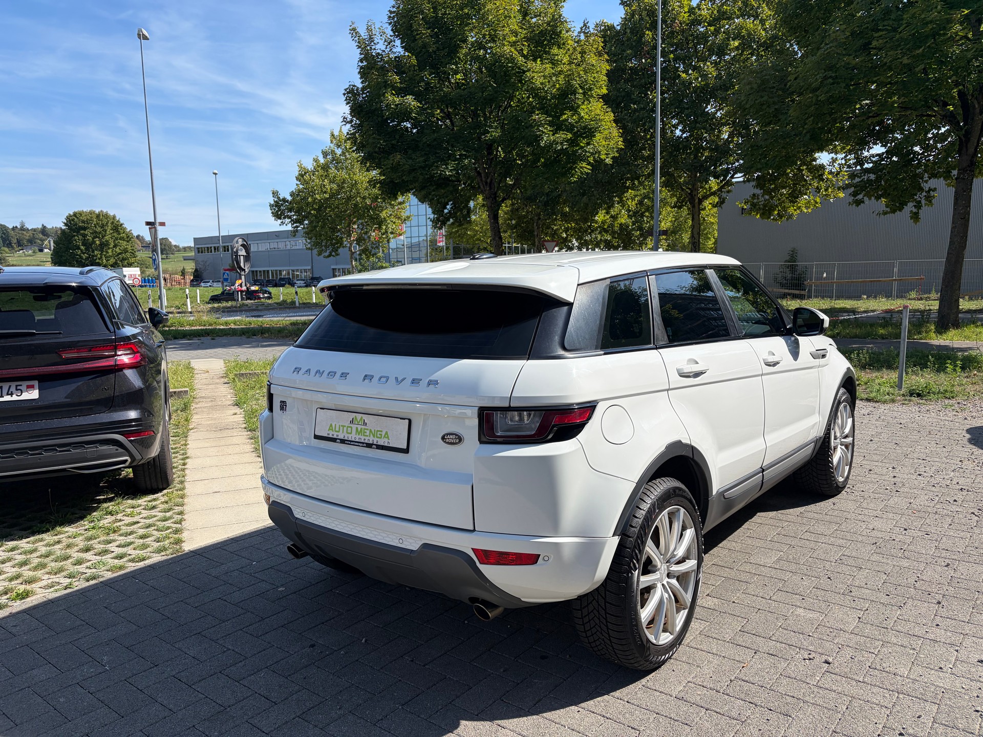 LAND ROVER Range Rover Evoque 2.0 TD4 Pure AT9-image-4