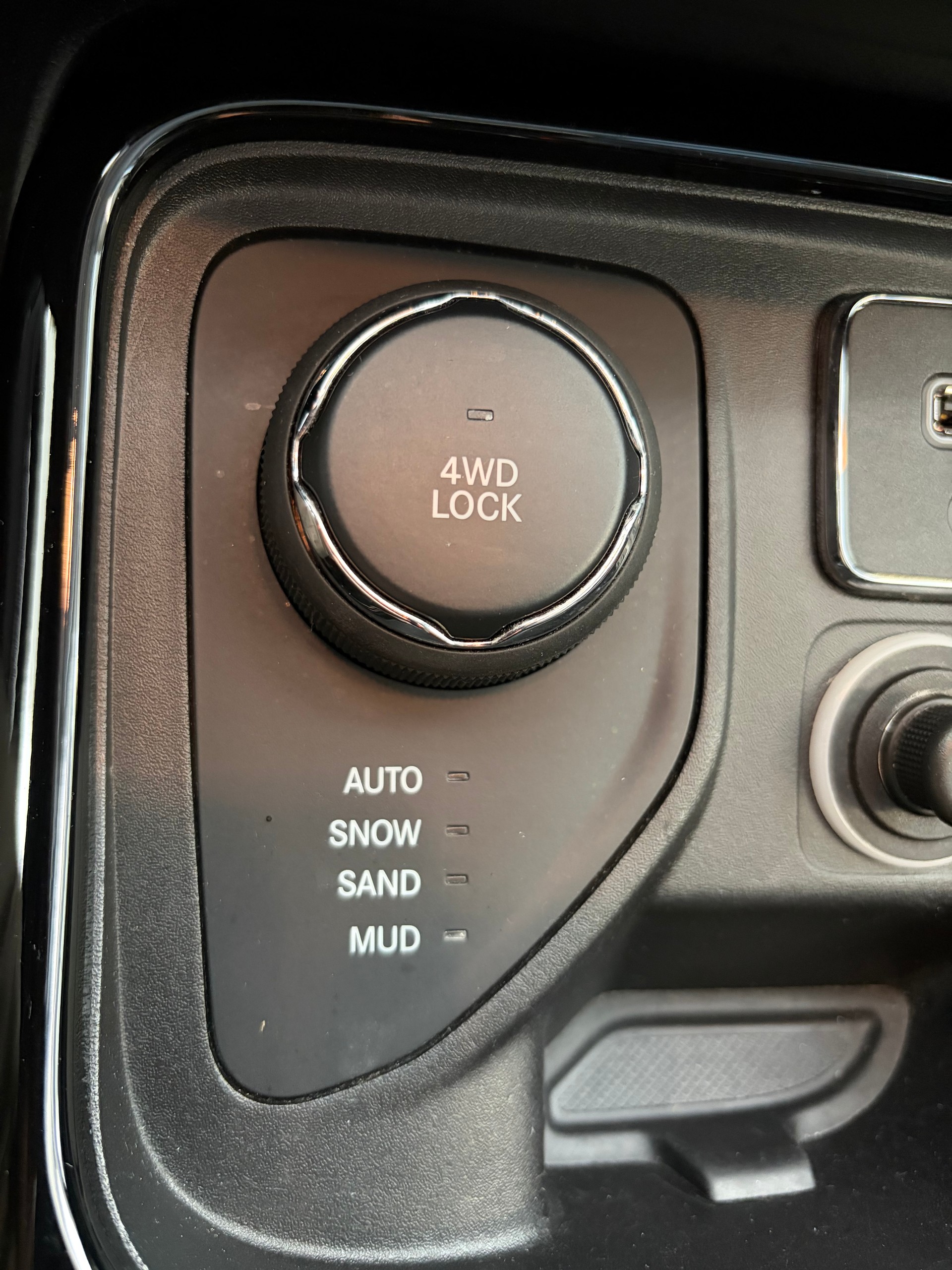 JEEP Compass 2.0CRD Limited AWD 9ATX | CH Fahrzeug | Touchscreen Uconnect Navi | DAB+ |-image-16