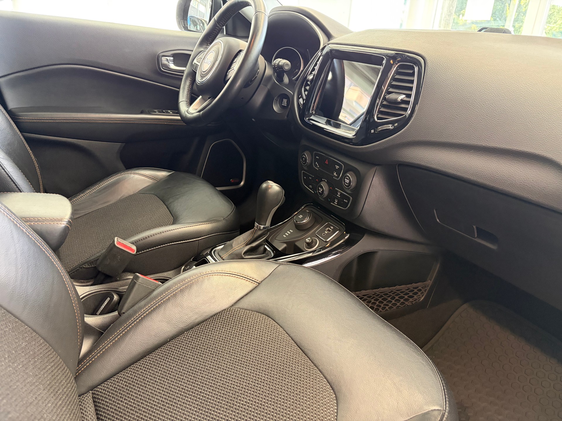 JEEP Compass 2.0CRD Limited AWD 9ATX | CH Fahrzeug | Touchscreen Uconnect Navi | DAB+ |-image-26