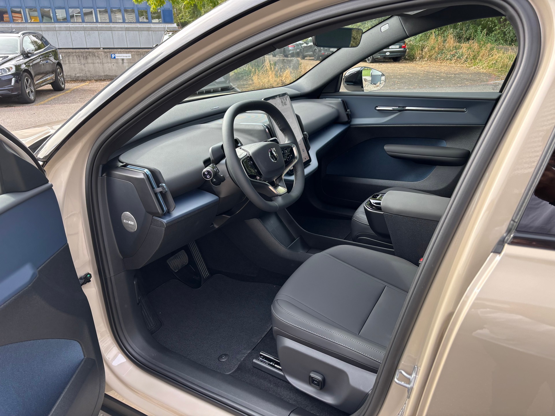VOLVO EX30 P8 Ultra AWD-showroom-element-2