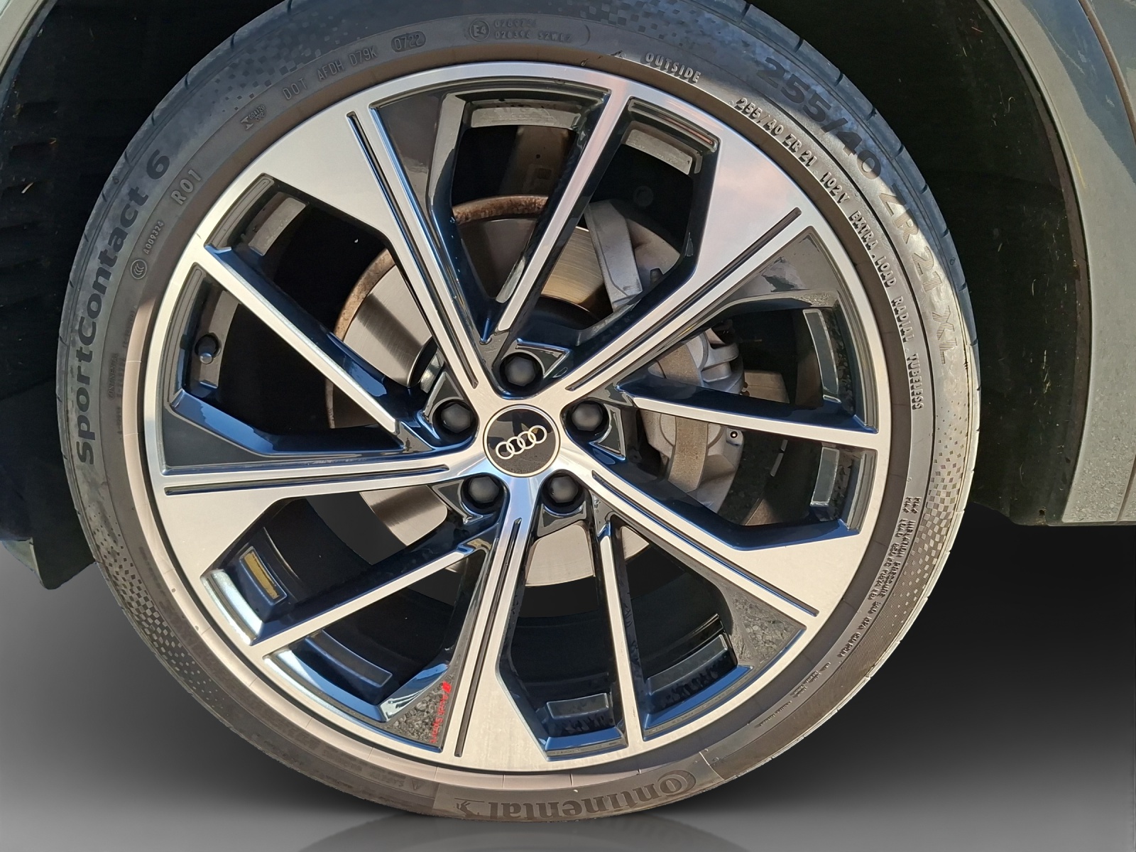 AUDI Q5 Sportback 40 TDI Blackedition quattro S-tronic-image-12