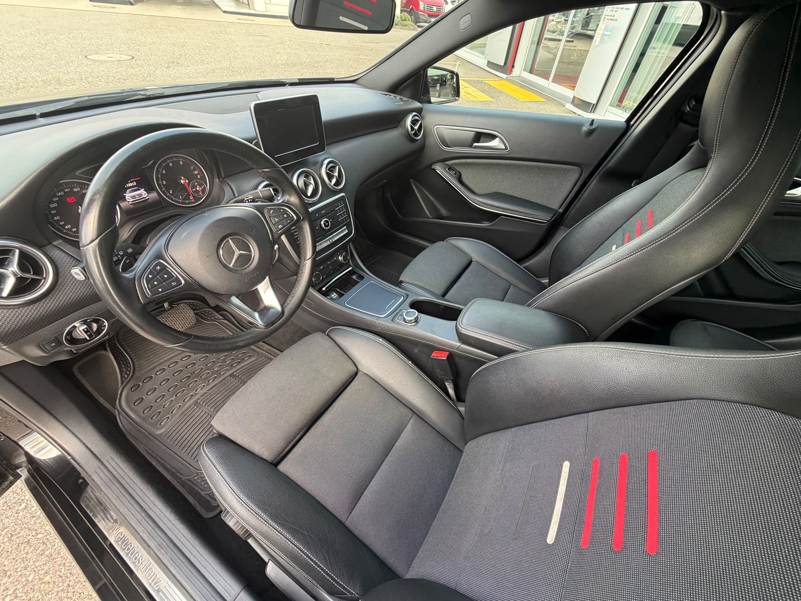 MERCEDES-BENZ A 180-image-10