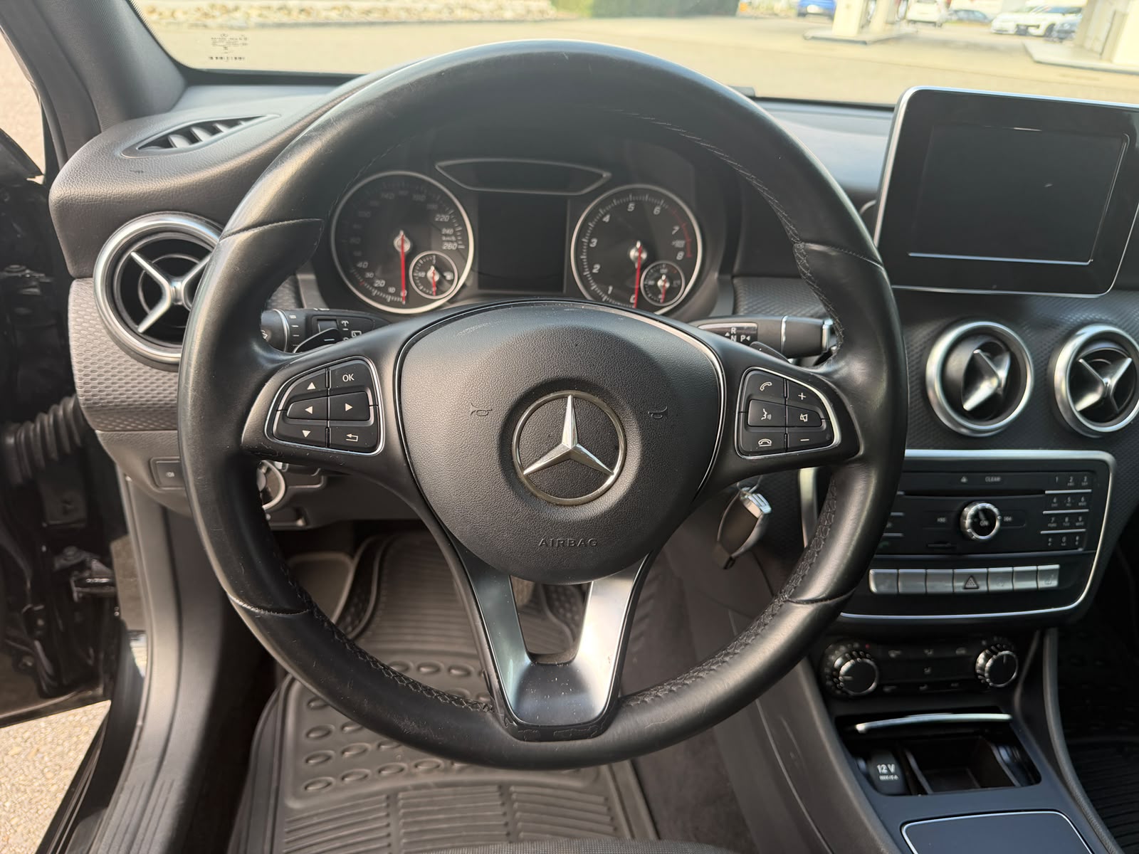 MERCEDES-BENZ A 180-image-14