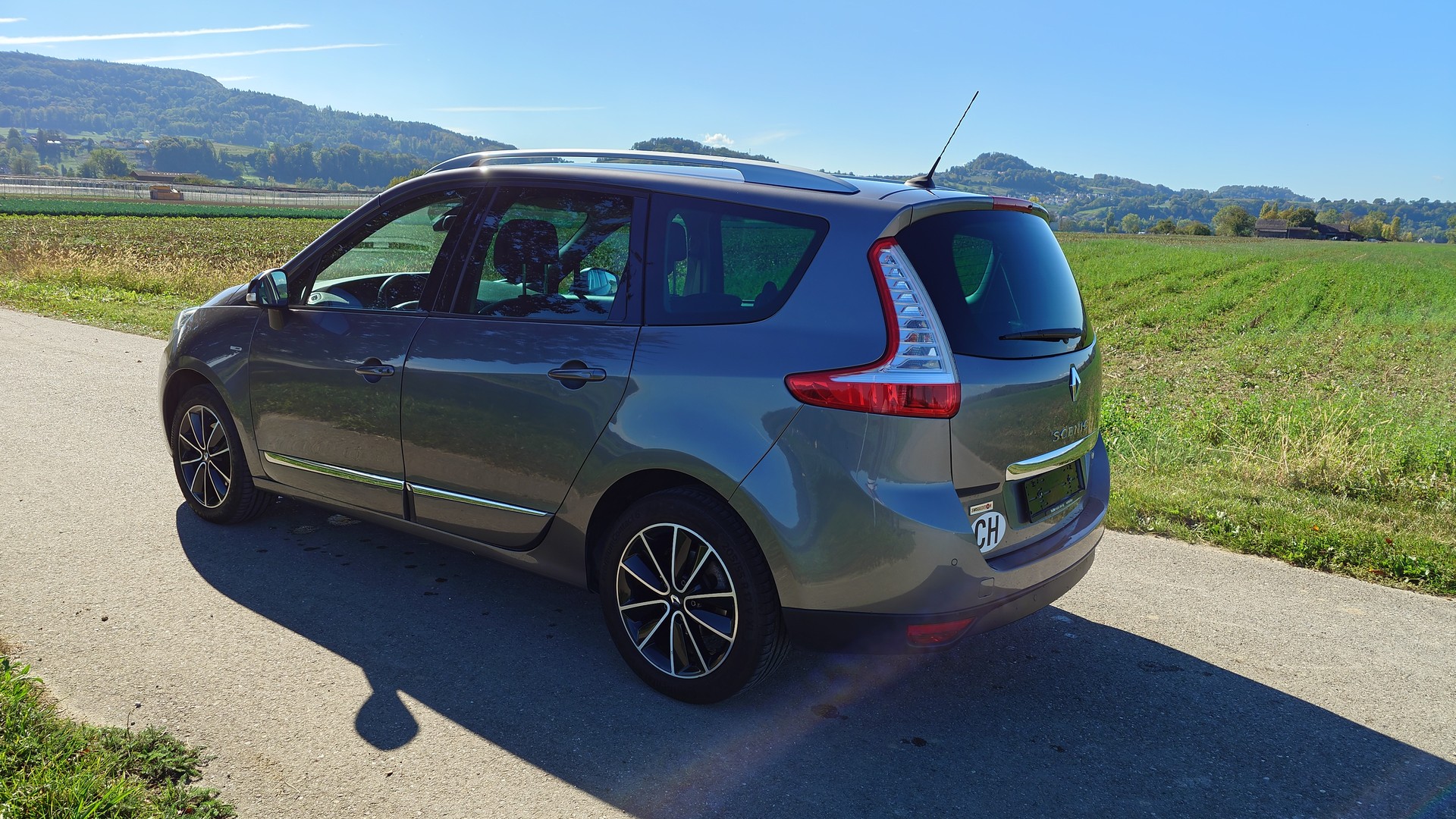 RENAULT Grand Scénic 1.2 16V Turbo Swiss Edition-showroom-element-2