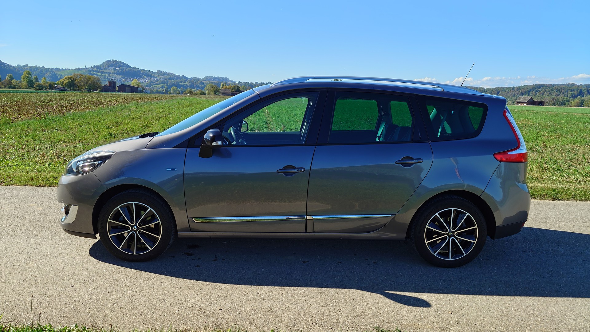 RENAULT Grand Scénic 1.2 16V Turbo Swiss Edition-showroom-element-1
