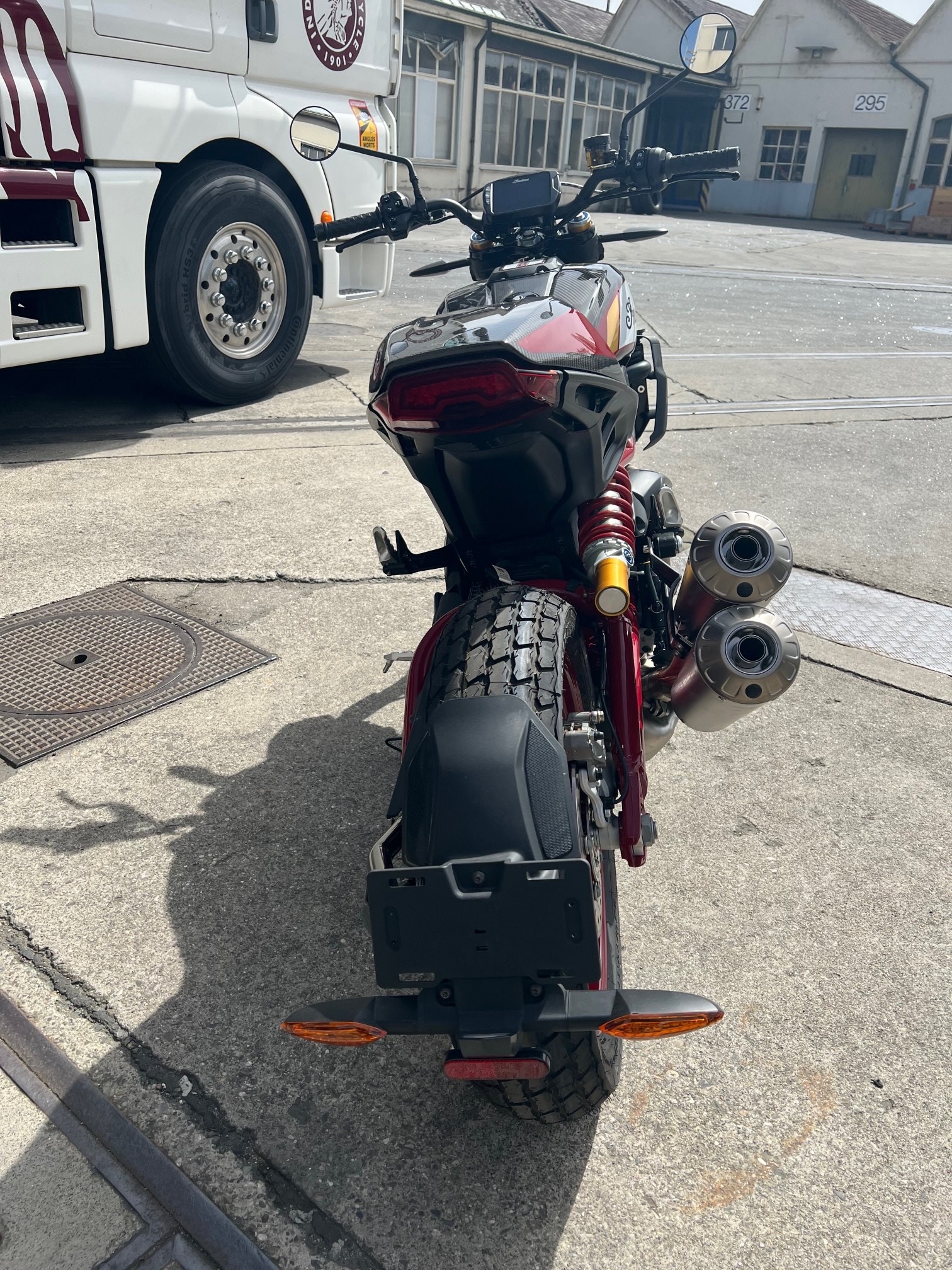 INDIAN FTR 1200 Z R Carbon-image-7